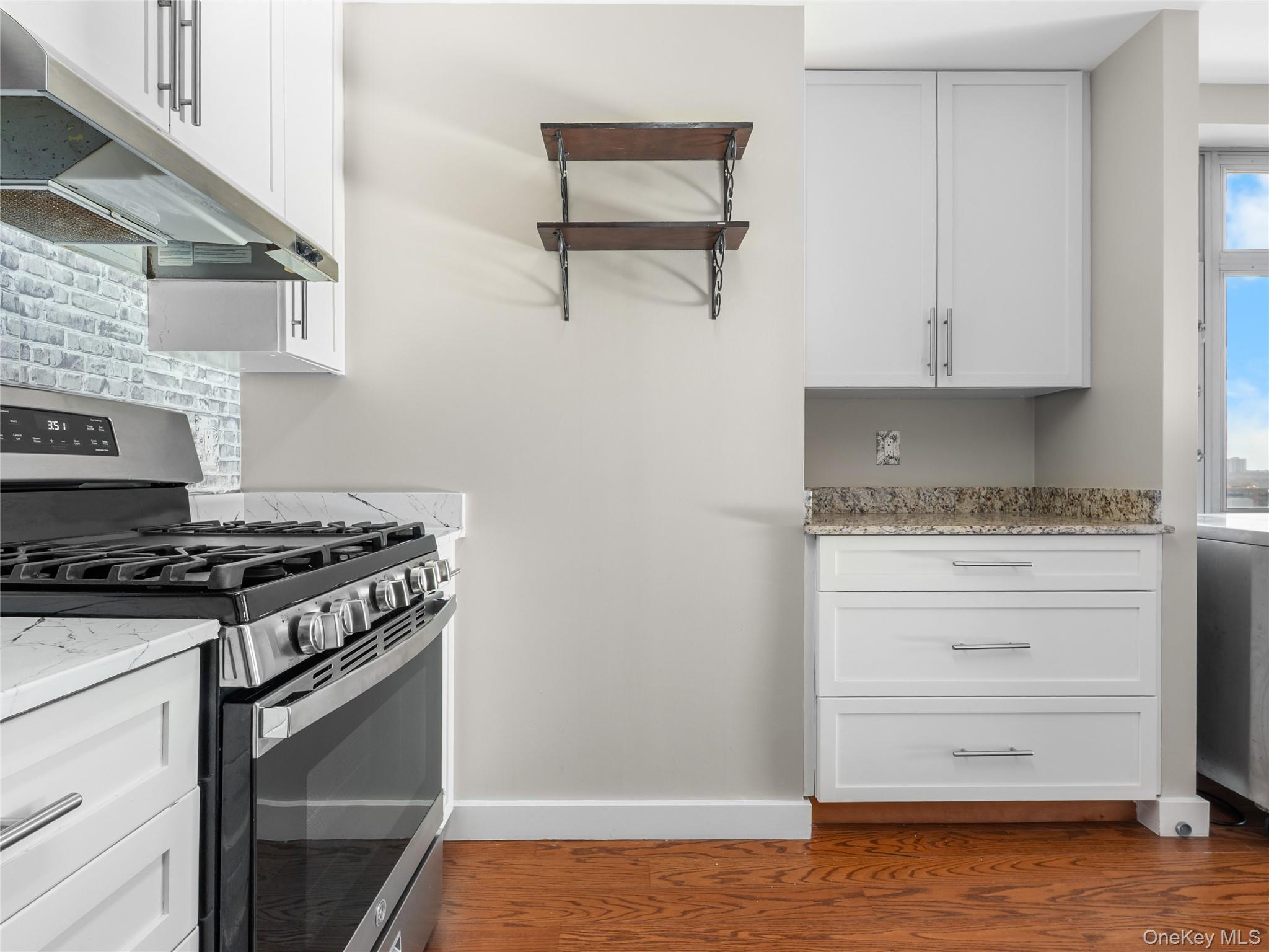 #12 photo, 40-22 College Point Boulevard, Flushing , NY 11354