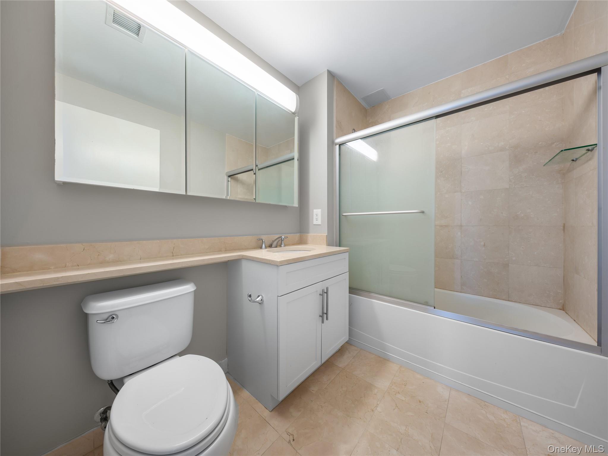 #13 photo, 40-22 College Point Boulevard, Flushing , NY 11354