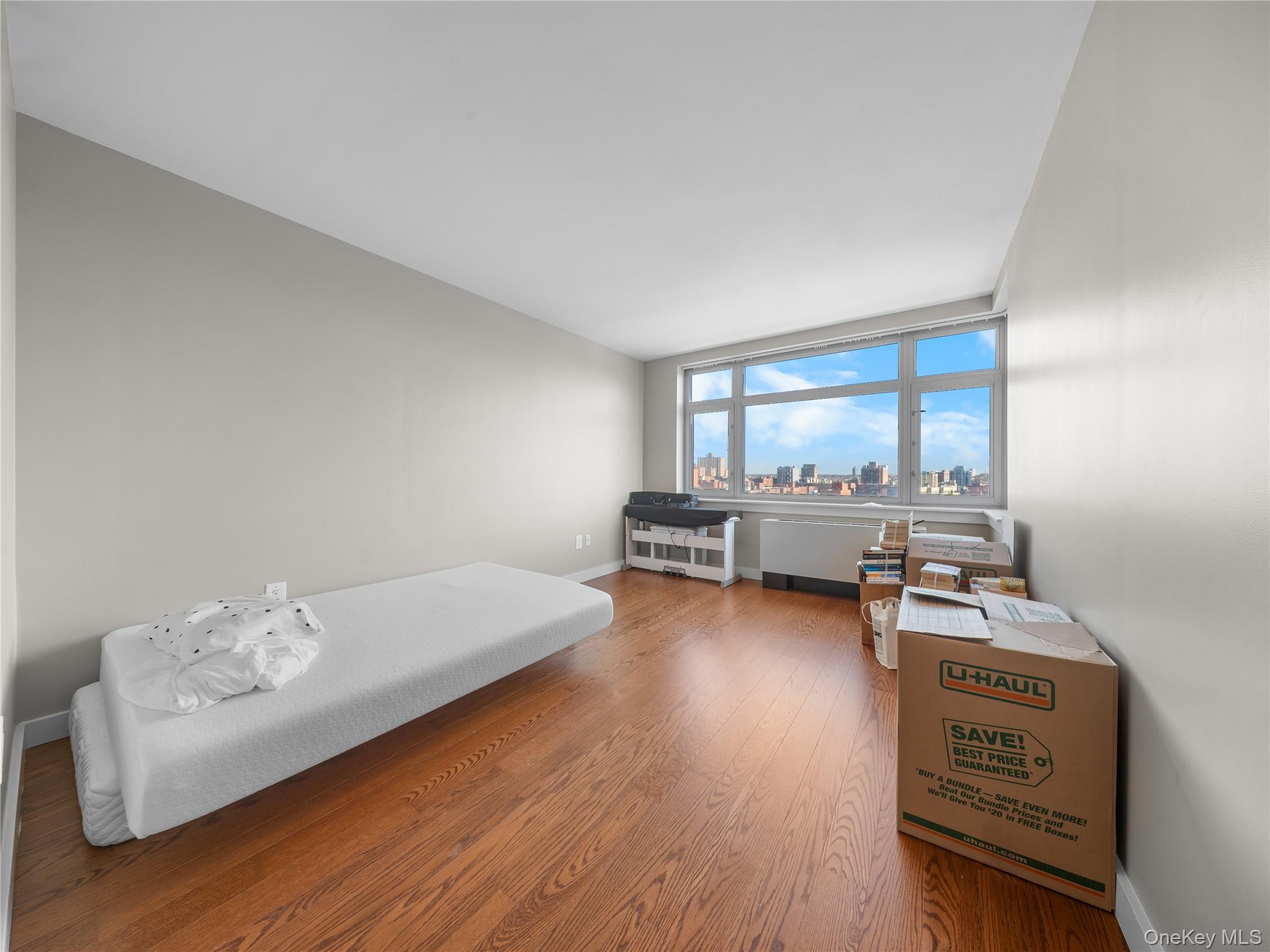 #19 photo, 40-22 College Point Boulevard, Flushing , NY 11354