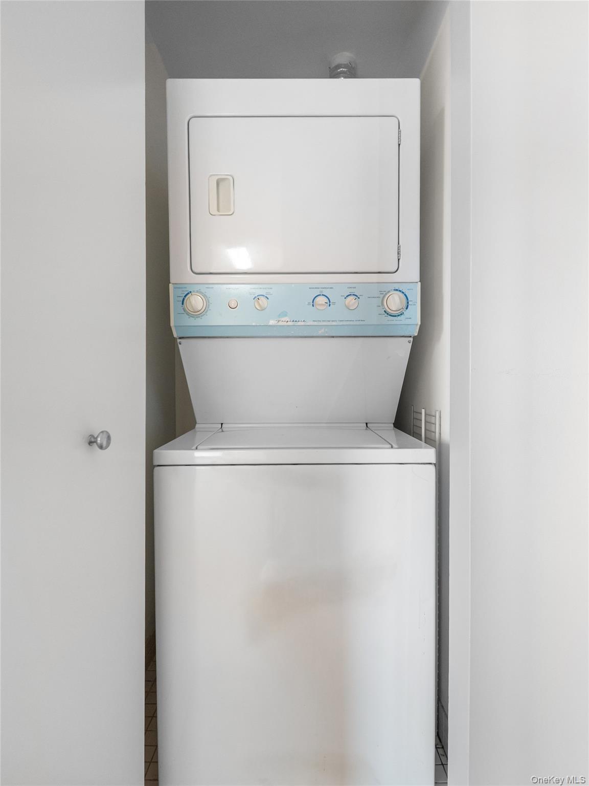 #20 photo, 40-22 College Point Boulevard, Flushing , NY 11354