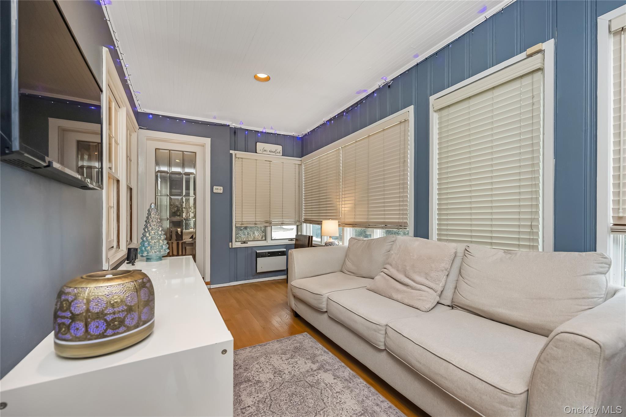 #17 photo, 28 Lincoln Avenue, מחוז נסאו Massapequa , NY 11758