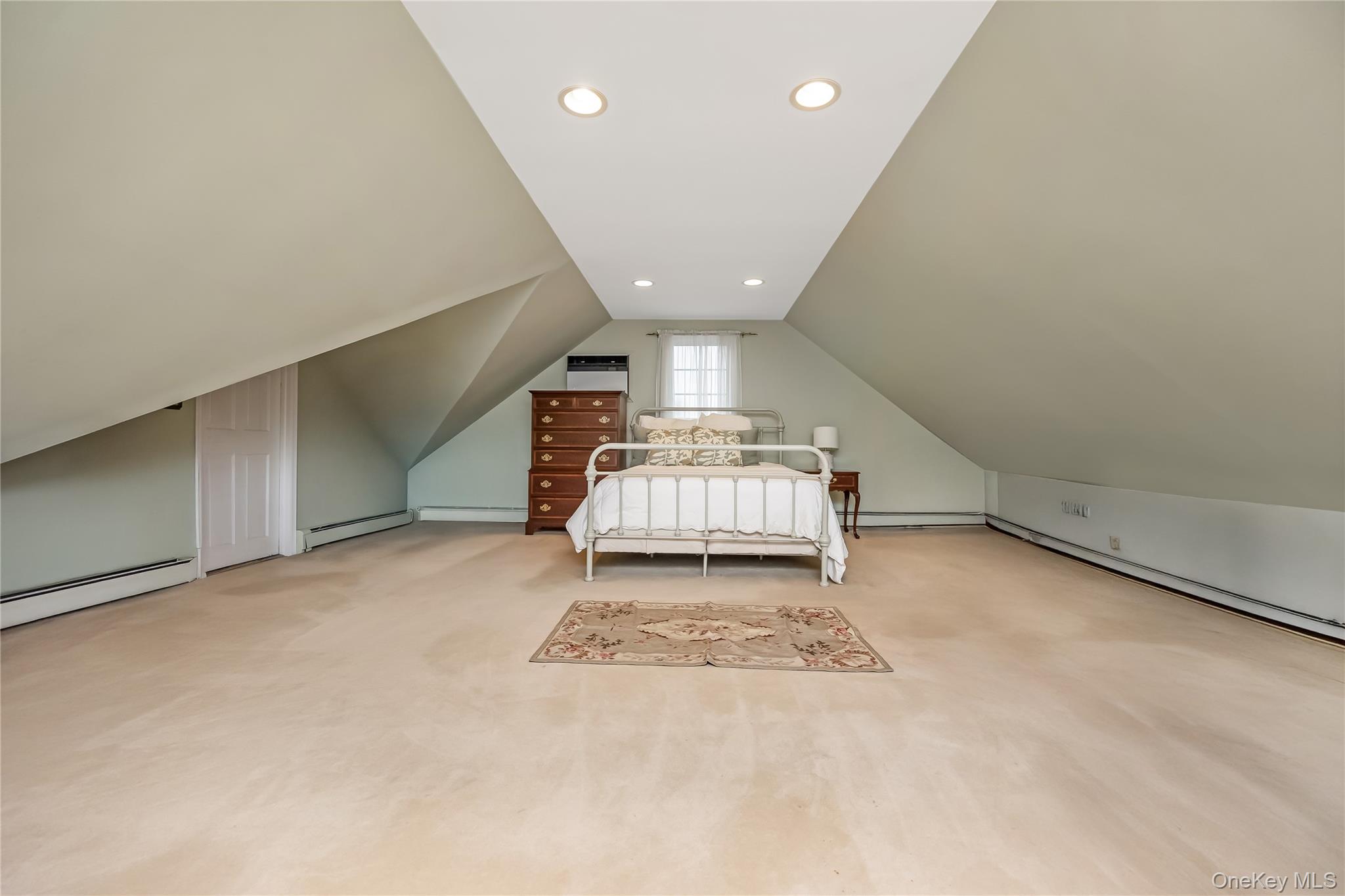 #20 photo, 28 Lincoln Avenue, מחוז נסאו Massapequa , NY 11758