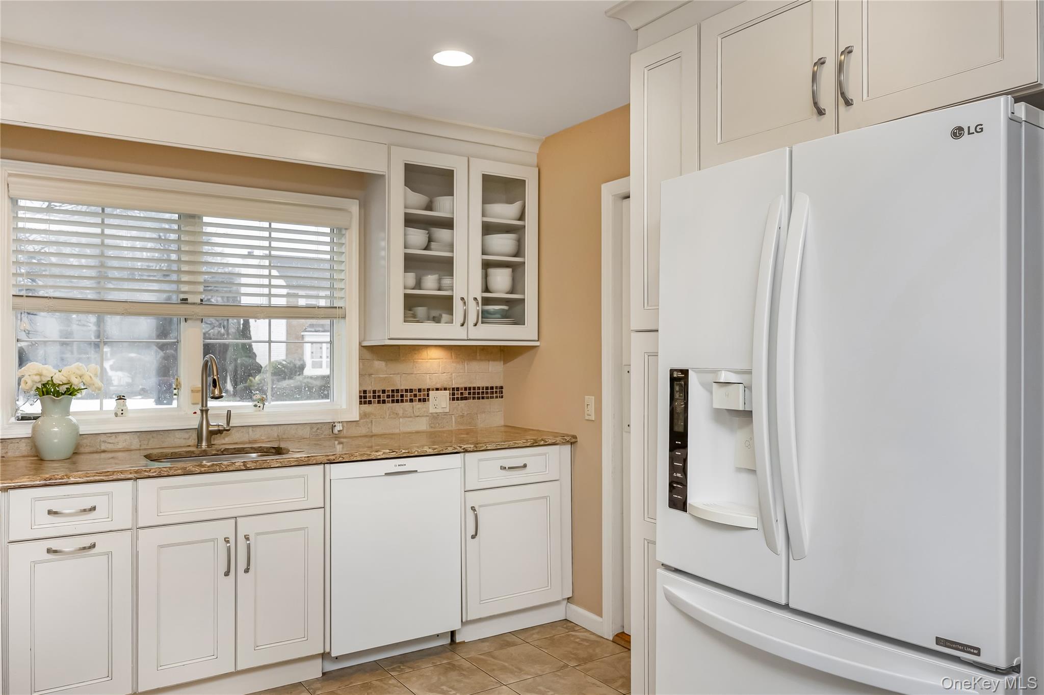 #8 photo, 28 Lincoln Avenue, מחוז נסאו Massapequa , NY 11758