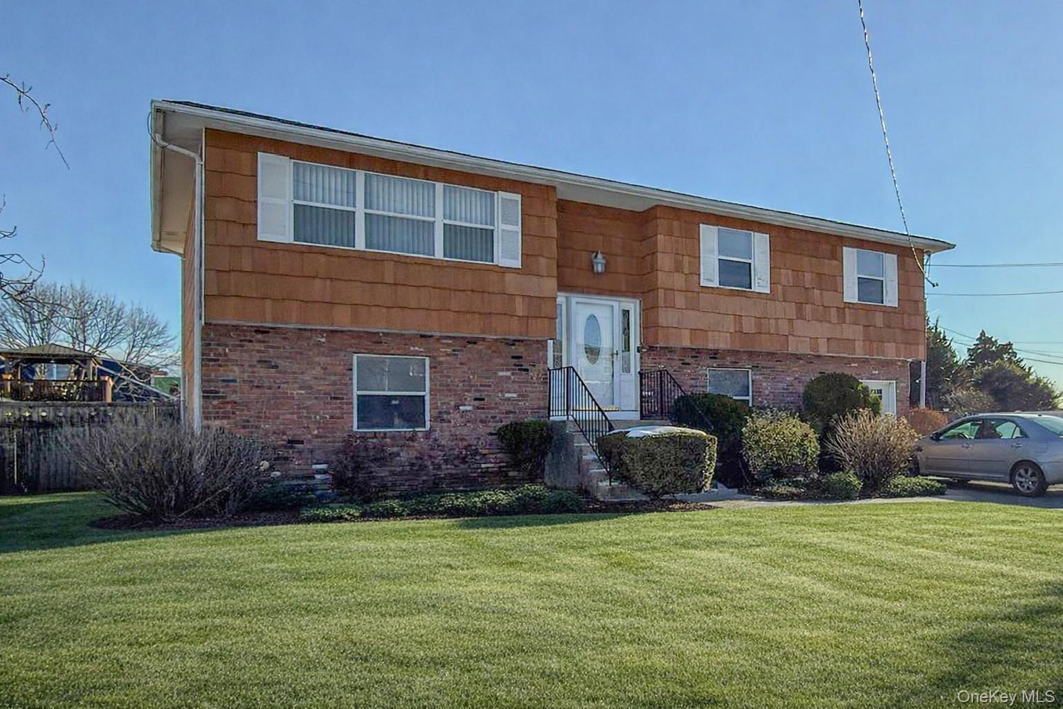 #1 photo, 40 E Lincoln Avenue, 롱 아일랜드 Massapequa , NY 11758