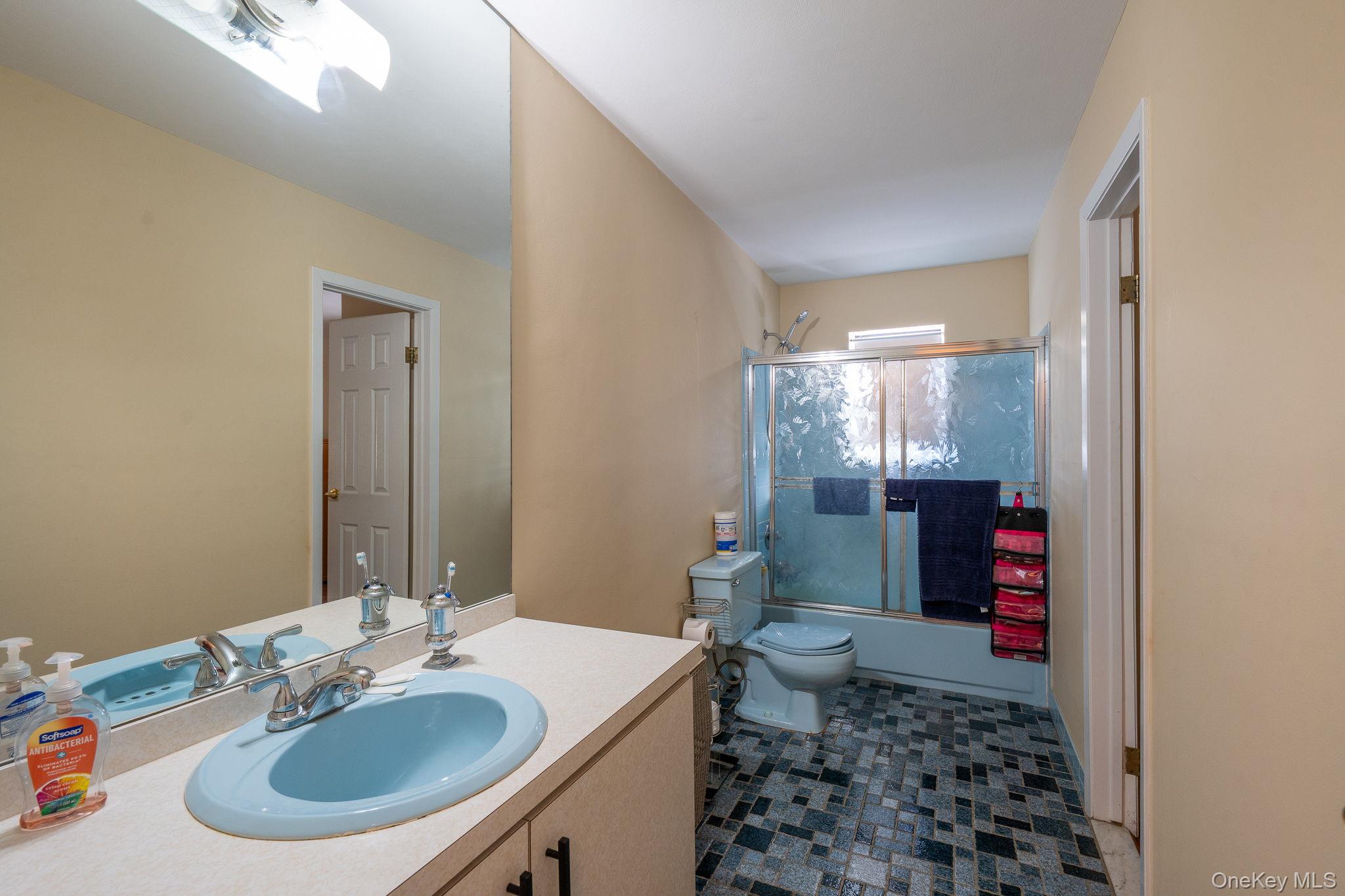 #15 photo, 40 E Lincoln Avenue, 롱 아일랜드 Massapequa , NY 11758