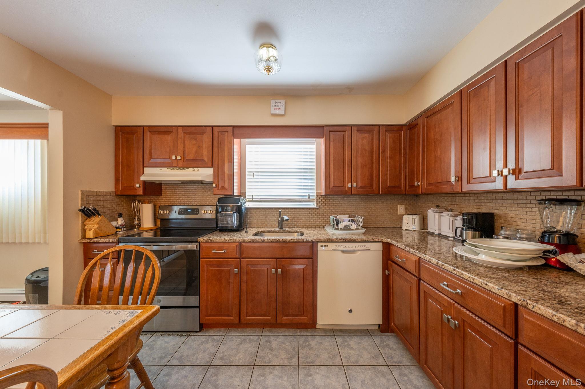 #8 photo, 40 E Lincoln Avenue, 롱 아일랜드 Massapequa , NY 11758