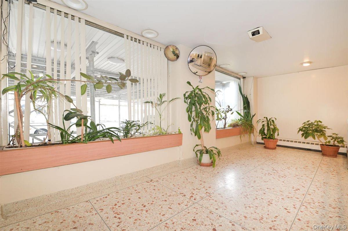 #14 photo, 8900 170th Street, Куинс ‖ Jamaica , NY 11432