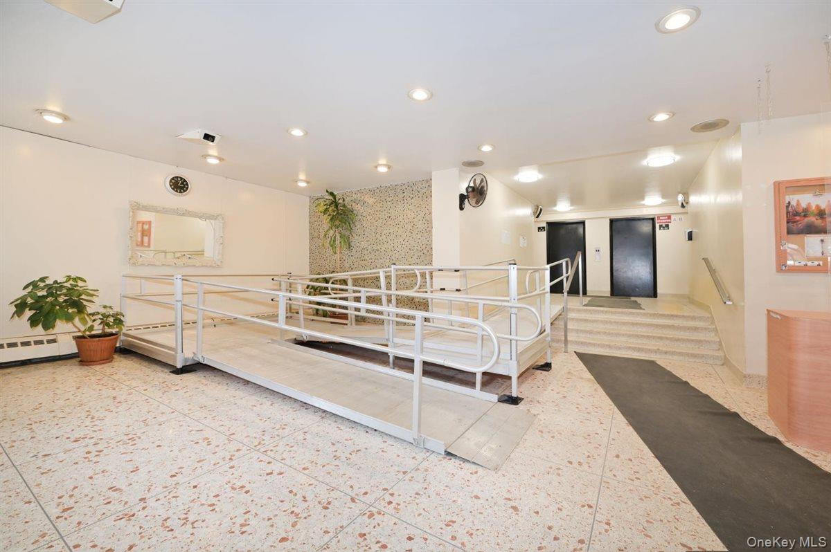 #15 photo, 8900 170th Street, Куинс ‖ Jamaica , NY 11432