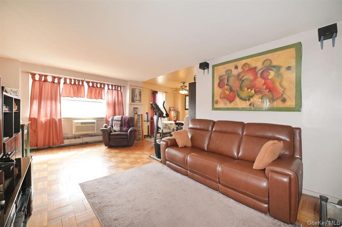 #3 photo, 8900 170th Street, Куинс ‖ Jamaica , NY 11432