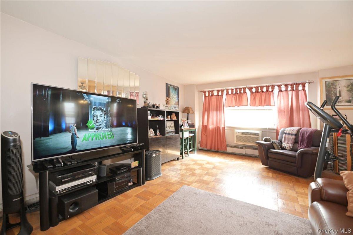 #4 photo, 8900 170th Street, Куинс ‖ Jamaica , NY 11432