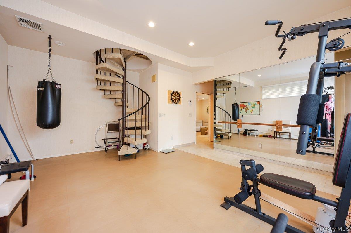 #15 photo, 40 Cayuga Avenue, नासाउ काउंटी Atlantic Beach , NY 11509