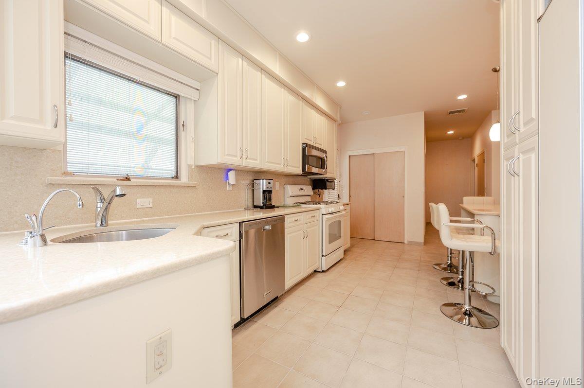 #7 photo, 40 Cayuga Avenue, नासाउ काउंटी Atlantic Beach , NY 11509