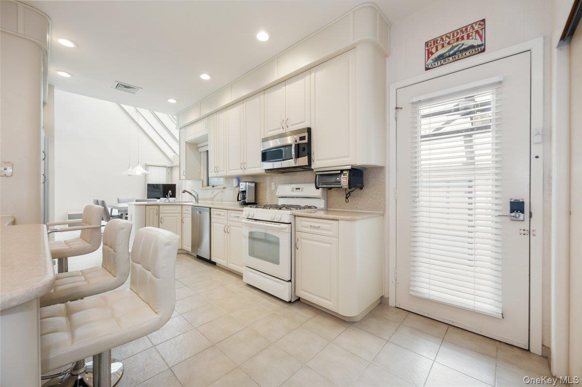 #8 photo, 40 Cayuga Avenue, नासाउ काउंटी Atlantic Beach , NY 11509