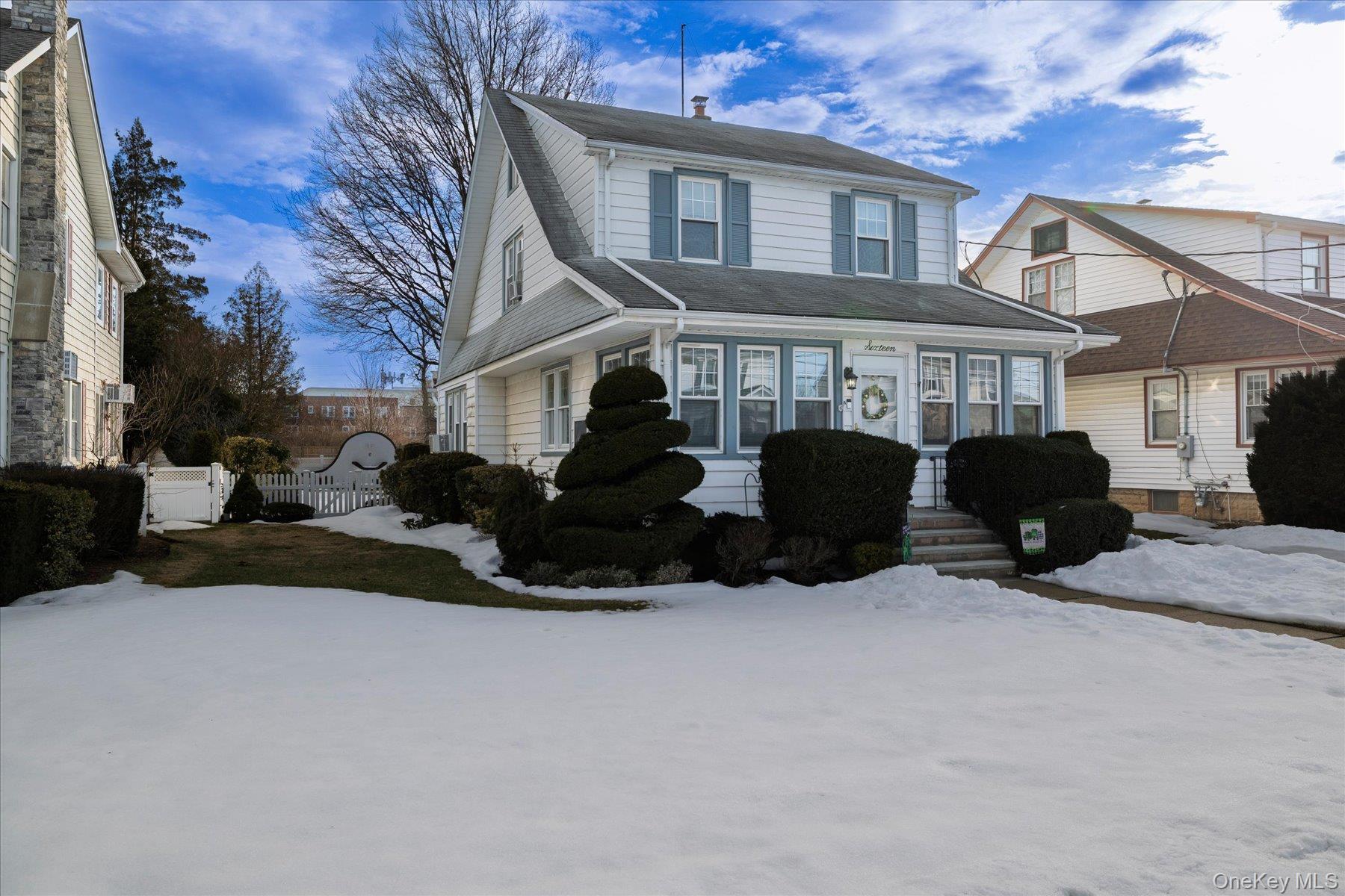 #1 photo, 16 Denton Court, 롱 아일랜드 Rockville Centre , NY 11570