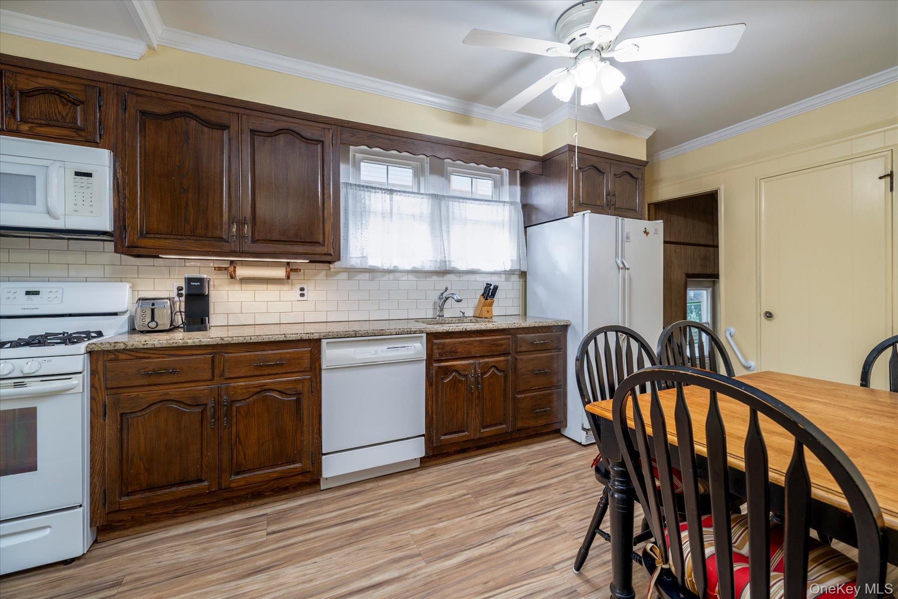 #10 photo, 16 Denton Court, 롱 아일랜드 Rockville Centre , NY 11570