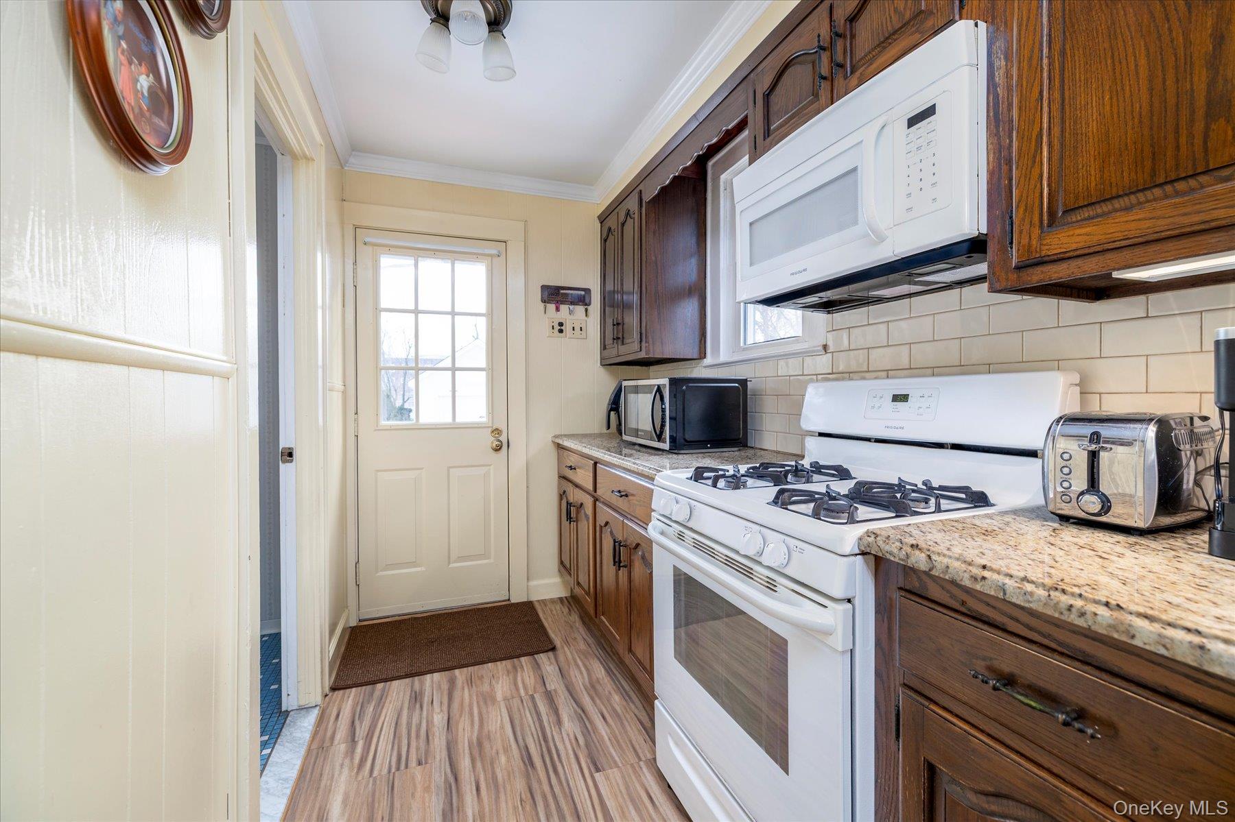 #11 photo, 16 Denton Court, 롱 아일랜드 Rockville Centre , NY 11570