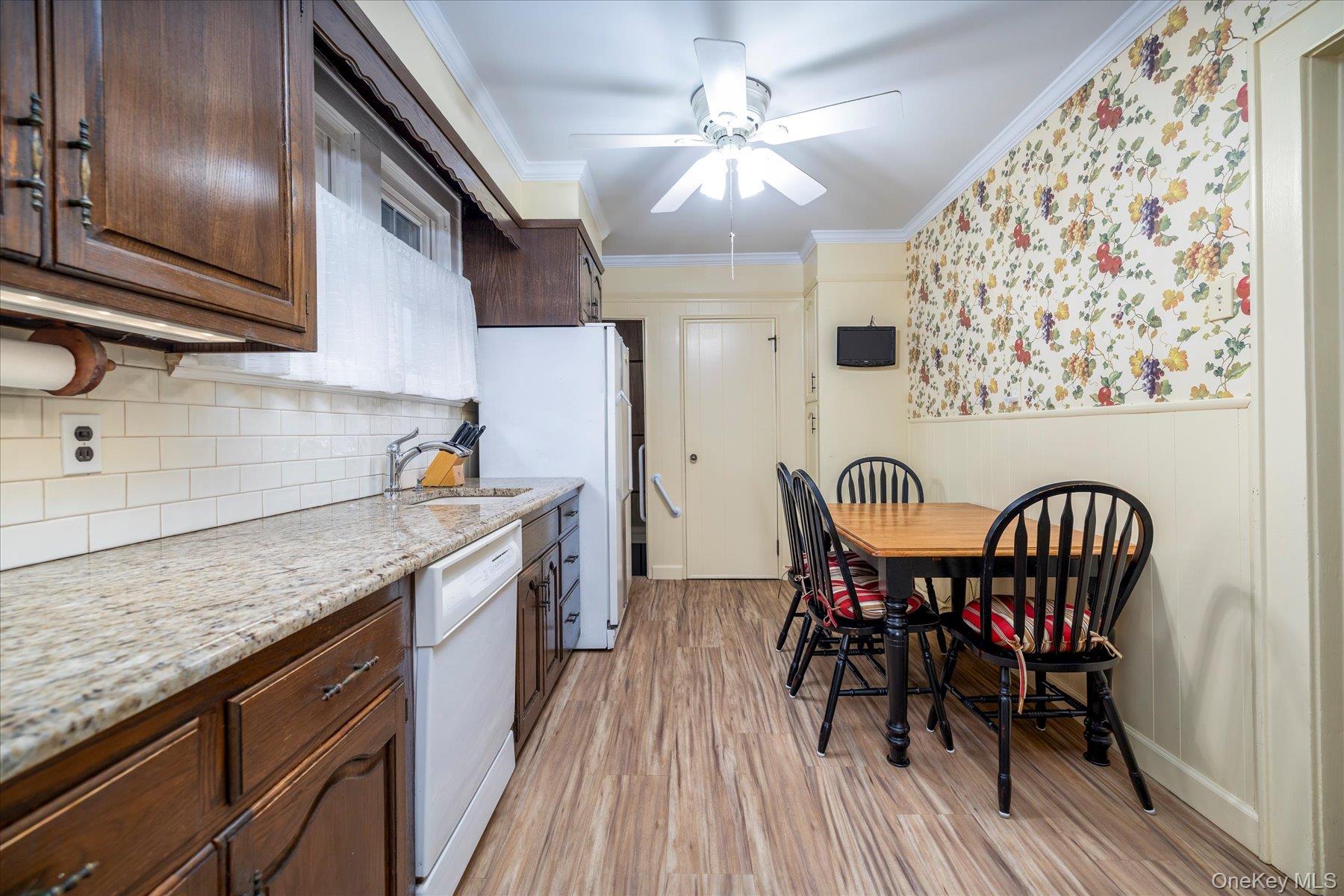 #13 photo, 16 Denton Court, 롱 아일랜드 Rockville Centre , NY 11570