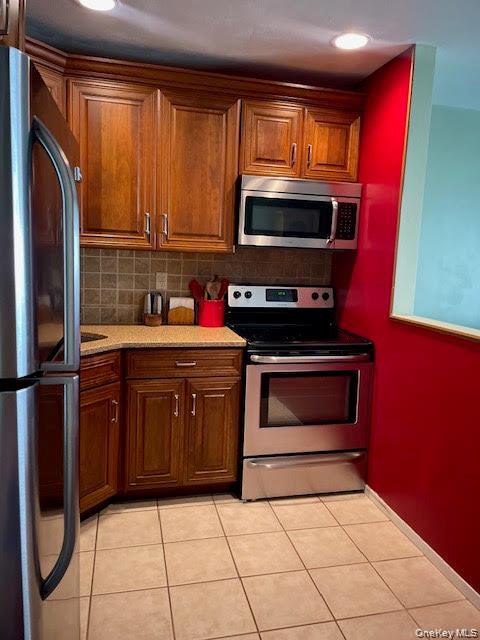 #2 photo, 650 Newbridge Road, नासाउ काउंटी East Meadow , NY 11554