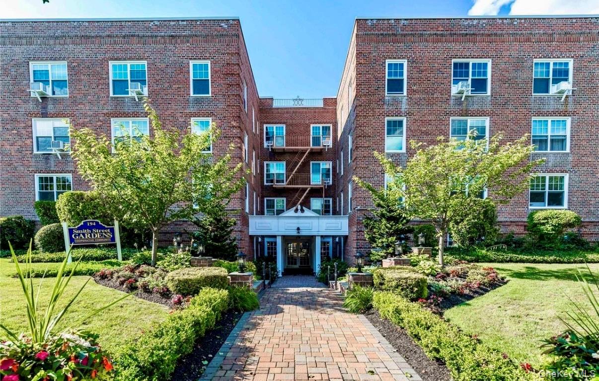 #1 photo, 194 Smith Street, Нассау ‖ Freeport , NY 11520