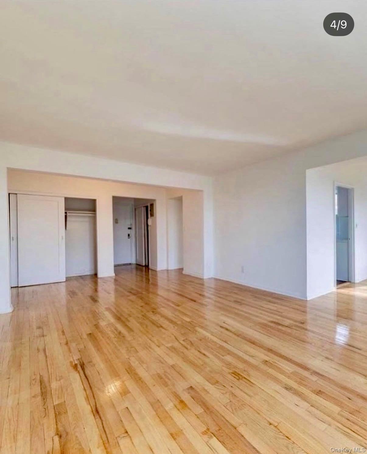 #3 photo, 194 Smith Street, Нассау ‖ Freeport , NY 11520