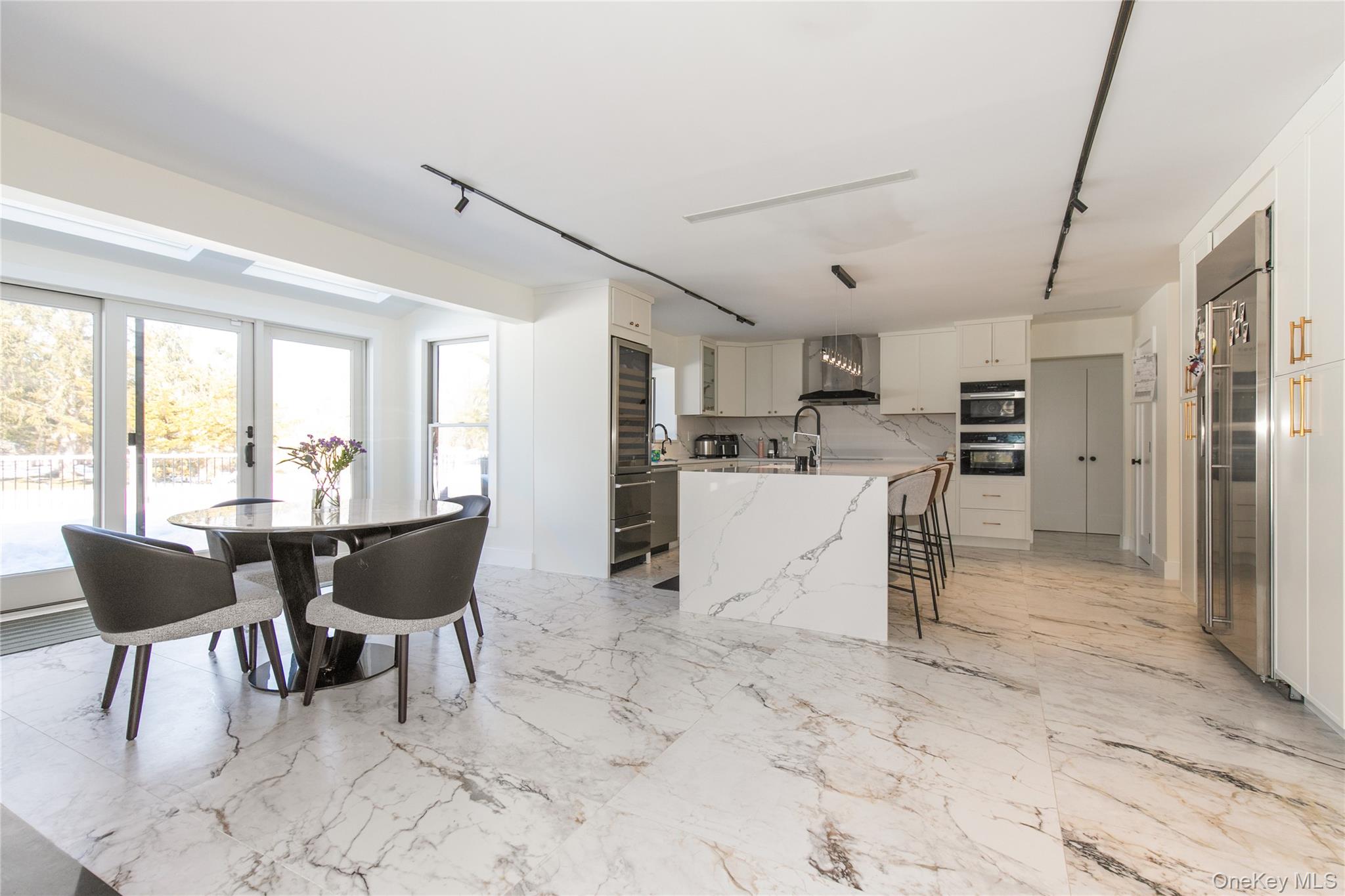 #13 photo, 45 Carriage Court, Нассау ‖ Muttontown , NY 11791