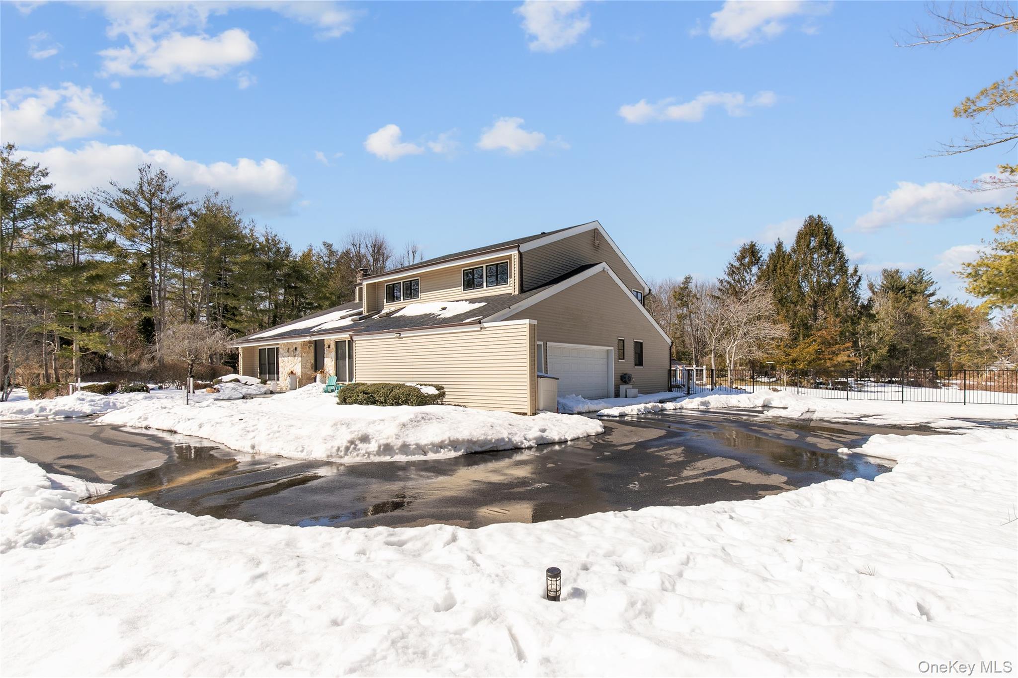 #3 photo, 45 Carriage Court, Нассау ‖ Muttontown , NY 11791