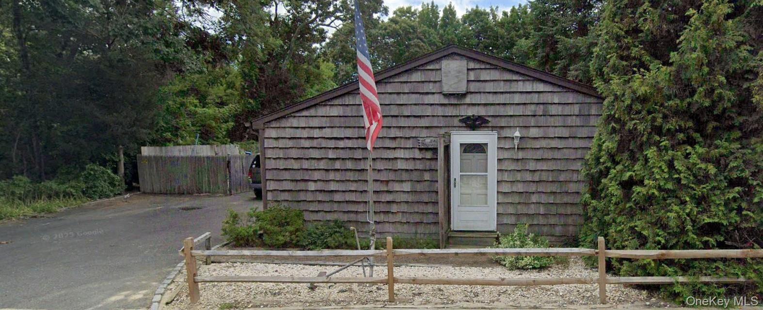 #1 photo, 83 Old Country Road, מחוז סאפוק East Quogue , NY 11942