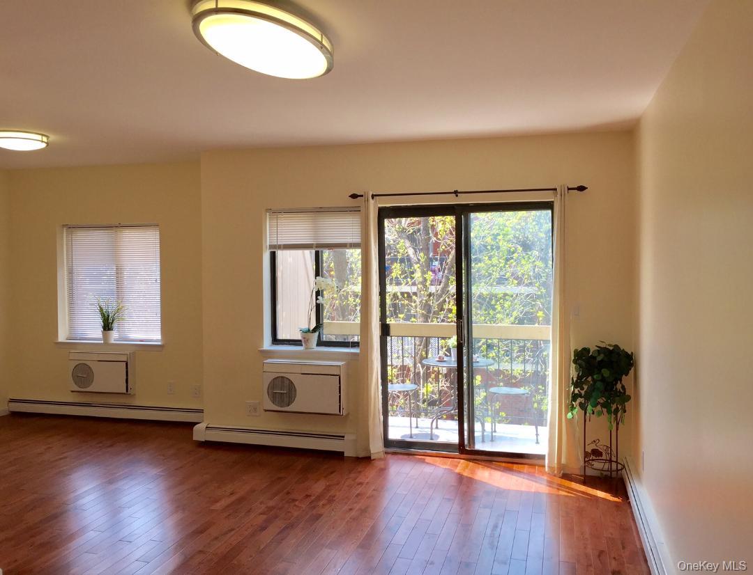 #2 photo, 71-35 Sutton Place, Fresh Meadows , NY 11365