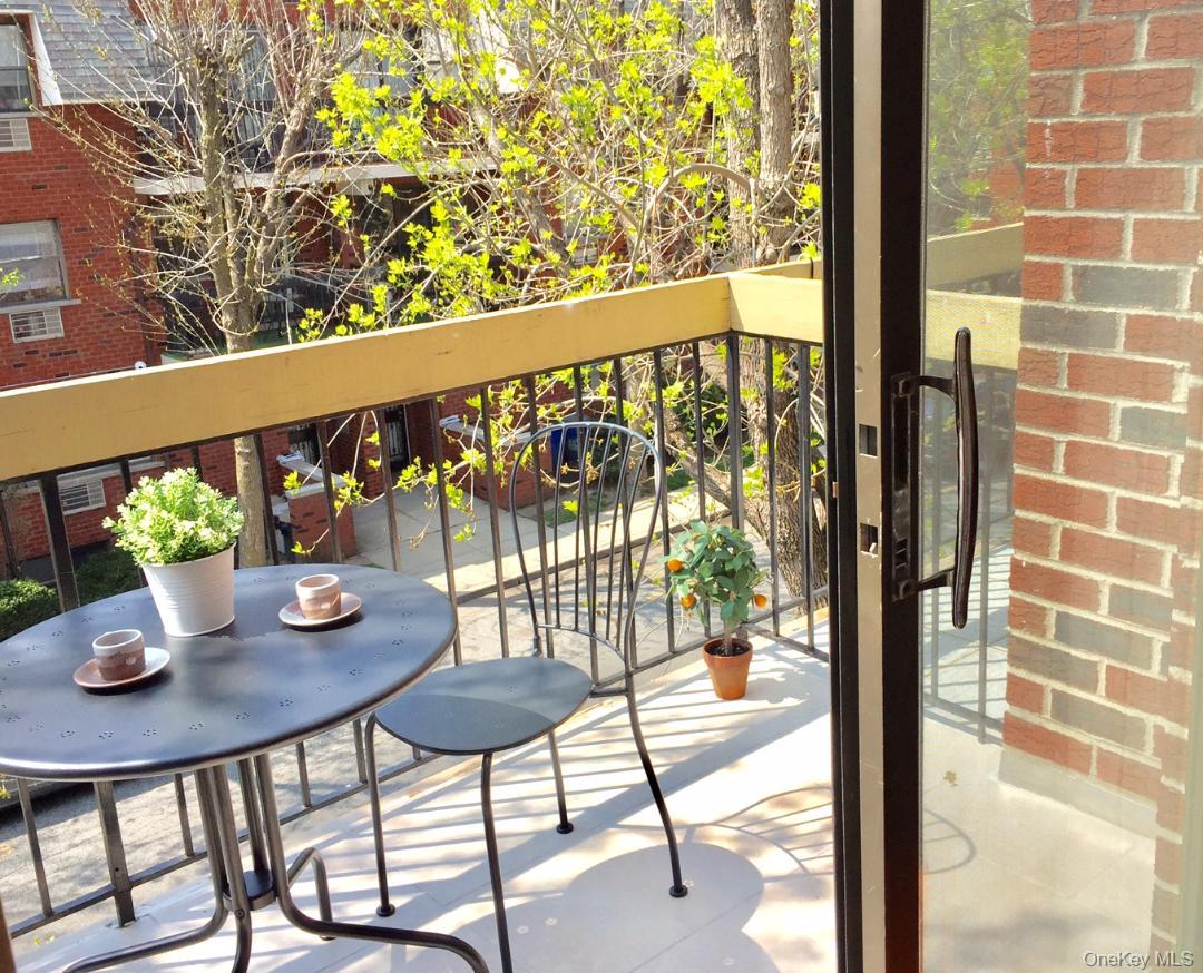 #4 photo, 71-35 Sutton Place, Fresh Meadows , NY 11365