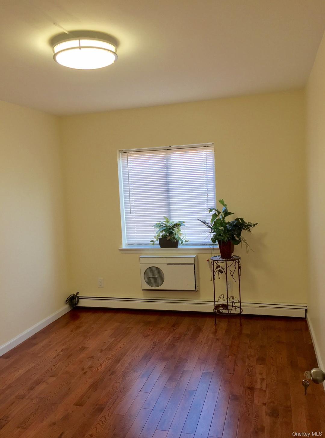 #5 photo, 71-35 Sutton Place, Fresh Meadows , NY 11365