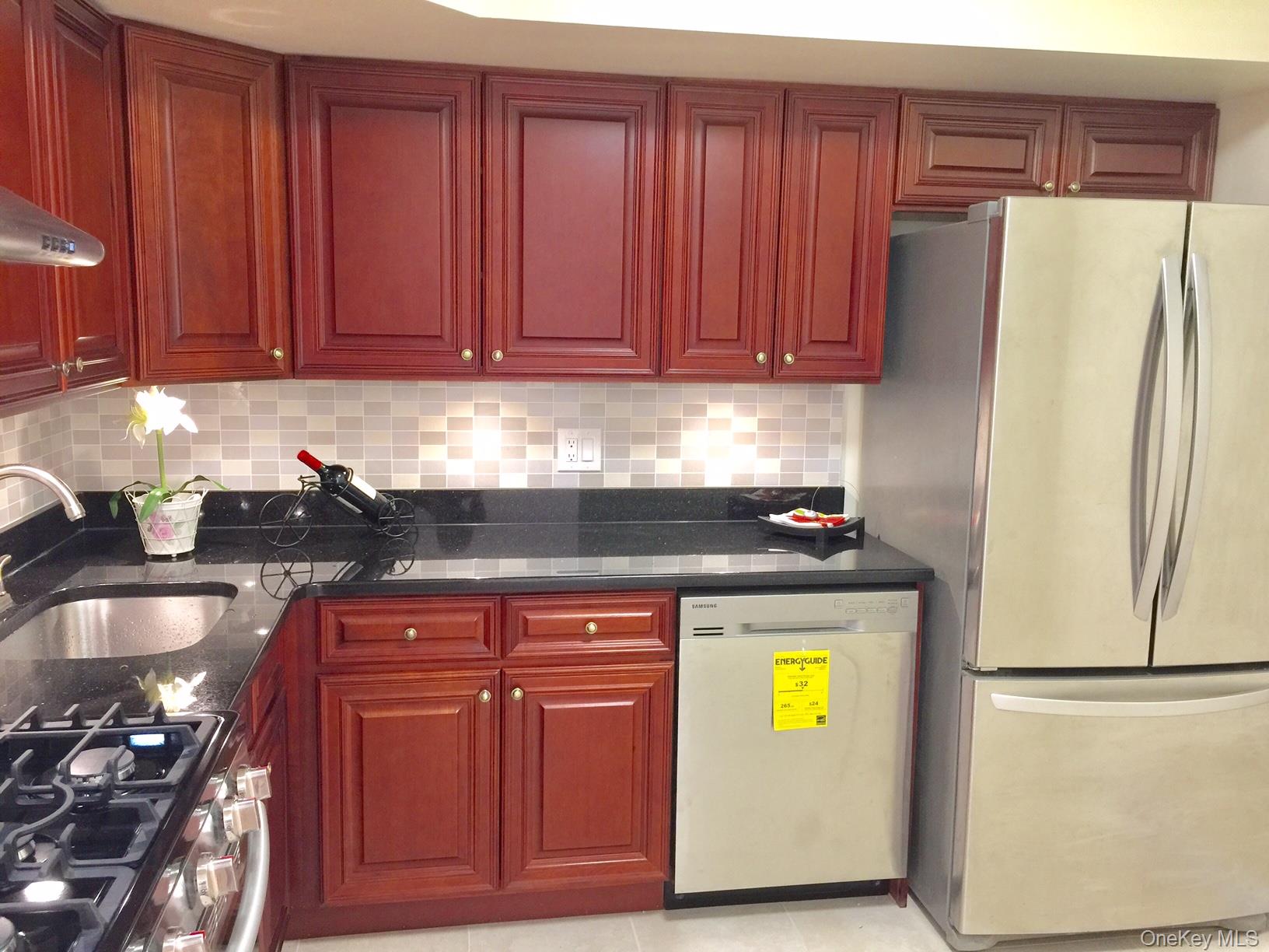 #8 photo, 71-35 Sutton Place, Fresh Meadows , NY 11365