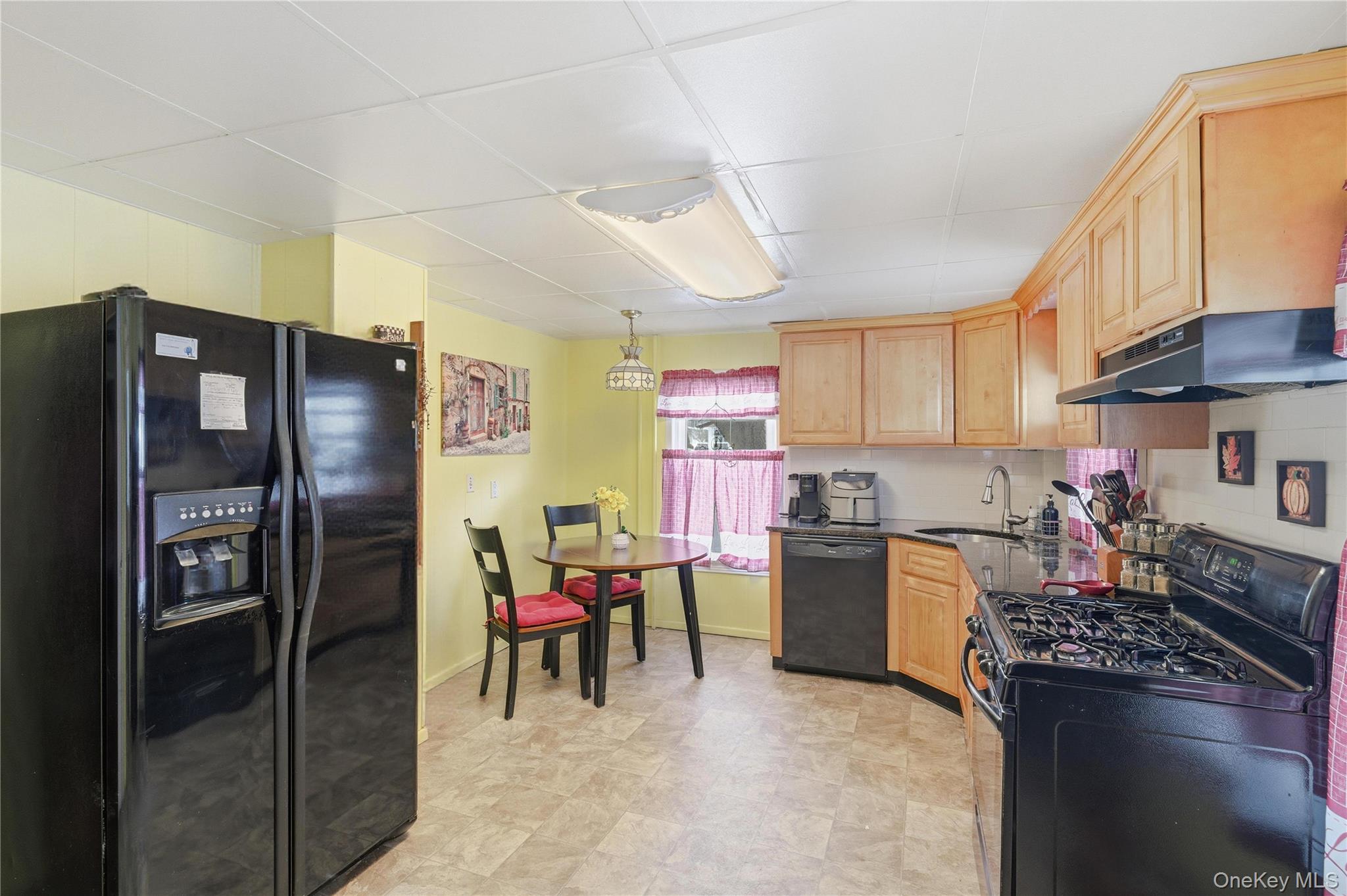 #16 photo, 2097 Washington Avenue, Seaford , NY 11783