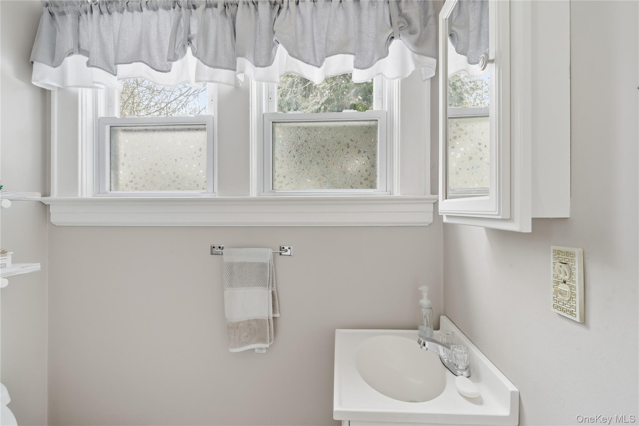 #20 photo, 2097 Washington Avenue, Seaford , NY 11783