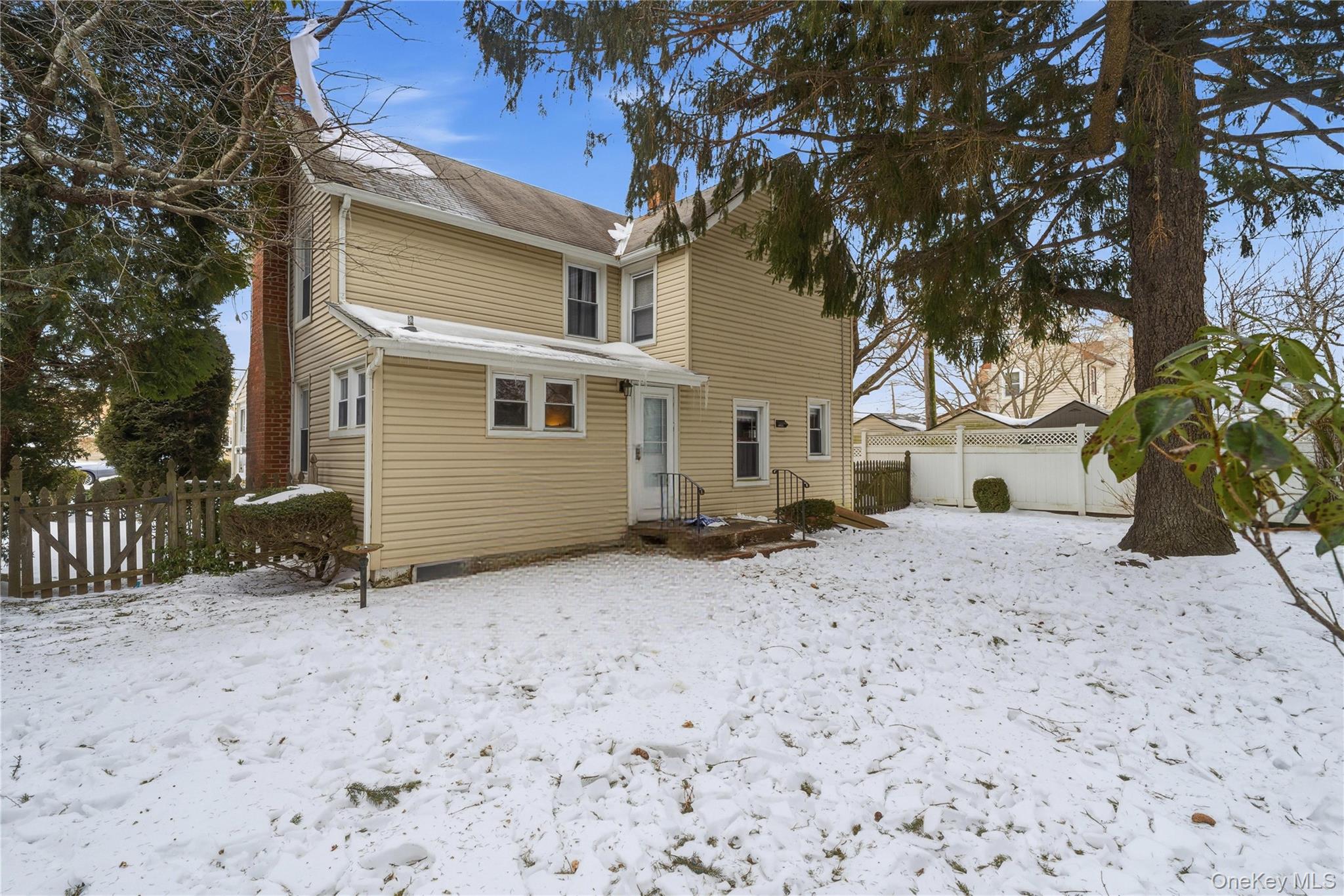 #4 photo, 2097 Washington Avenue, Seaford , NY 11783