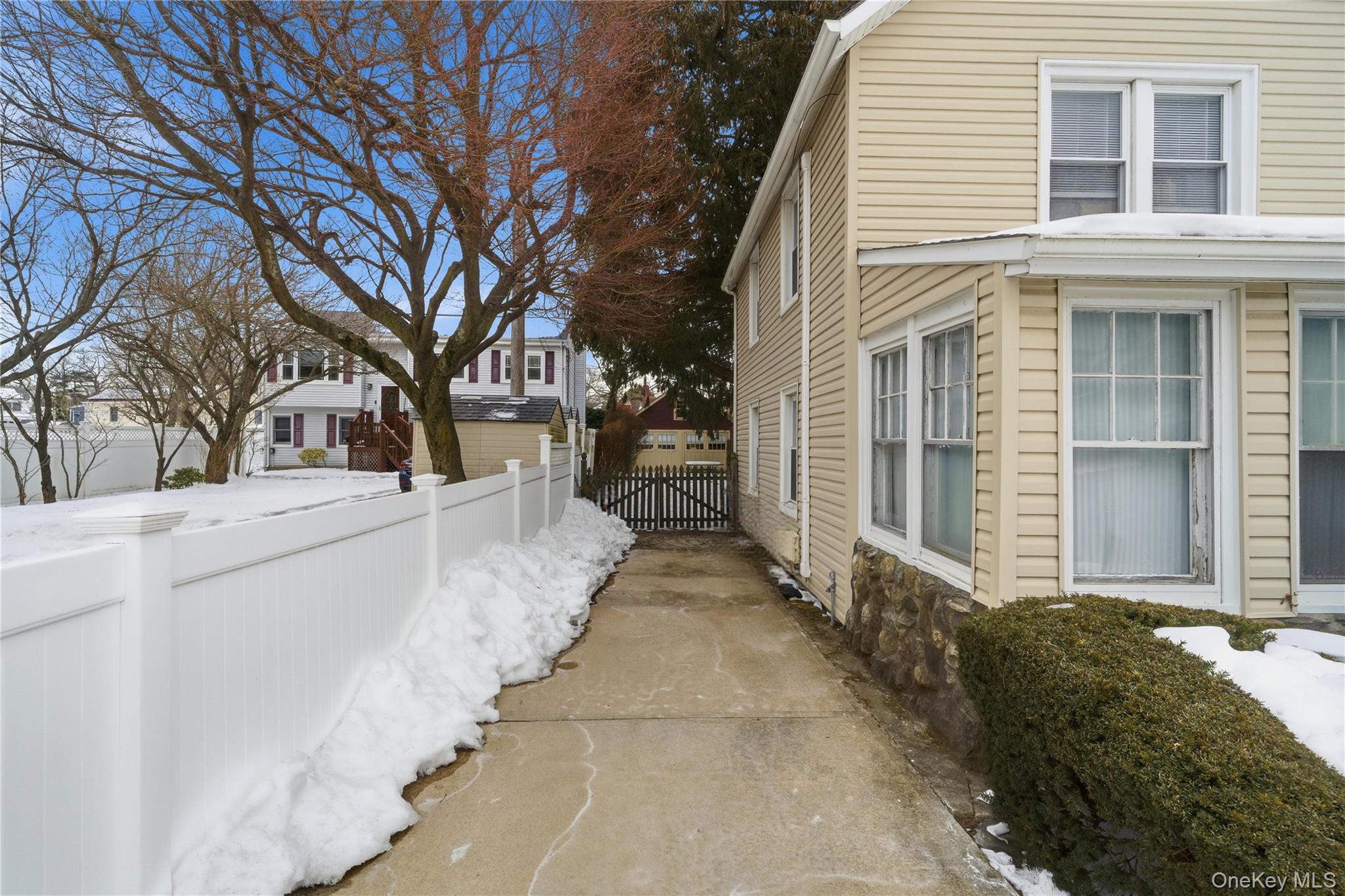 #5 photo, 2097 Washington Avenue, Seaford , NY 11783