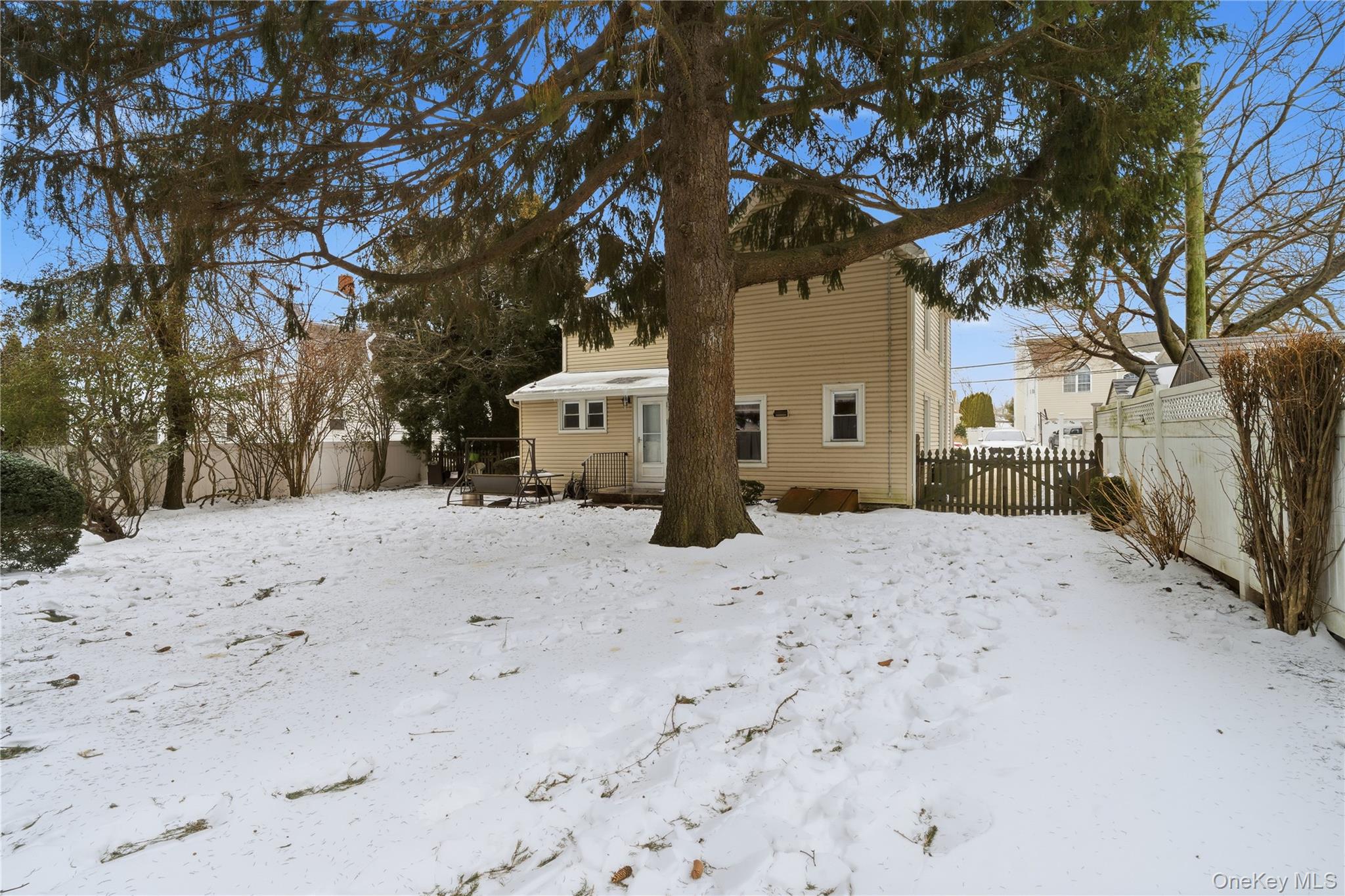 #8 photo, 2097 Washington Avenue, Seaford , NY 11783