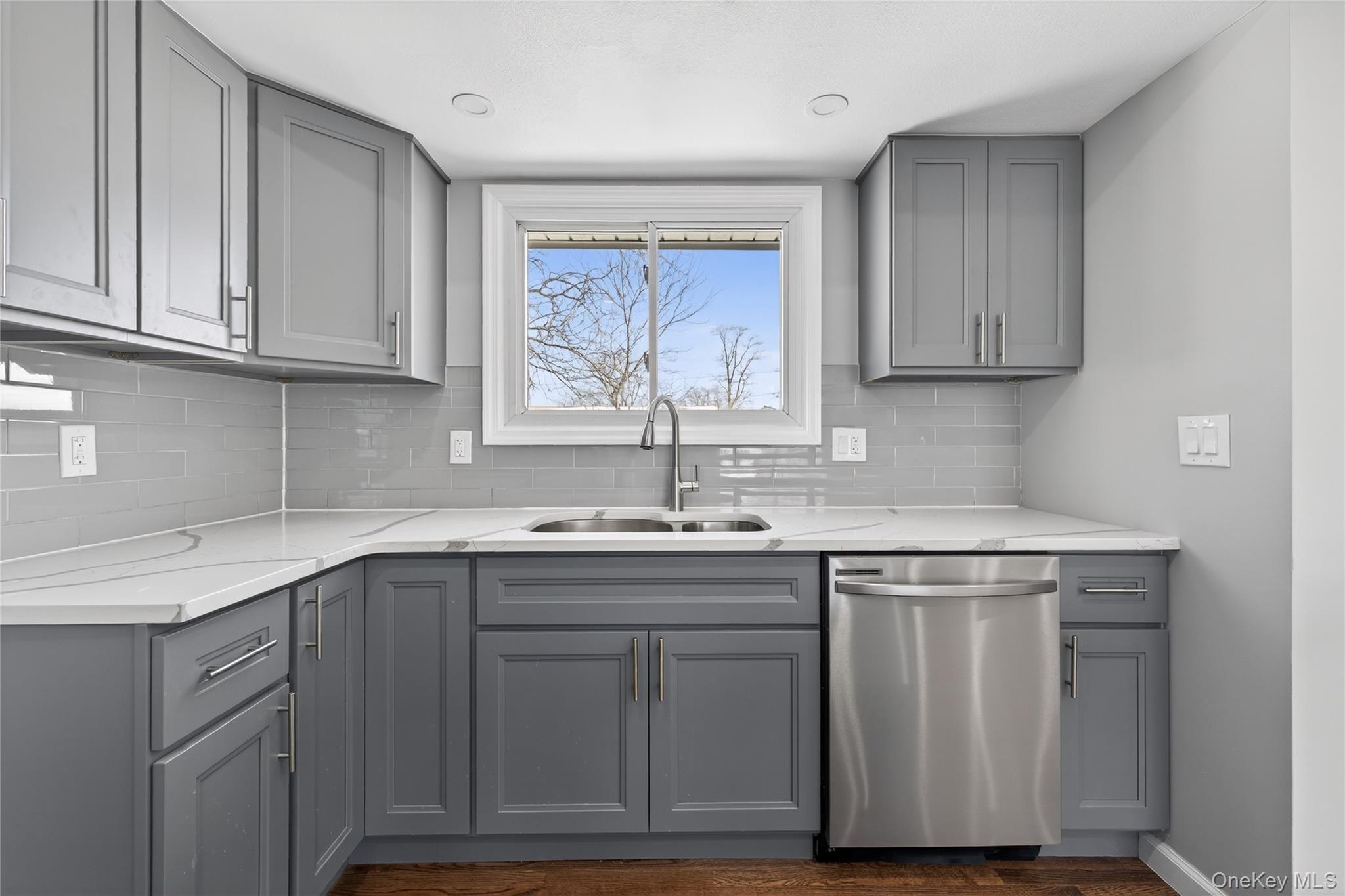 #10 photo, 3103 Falcon Avenue, 롱 아일랜드 Medford , NY 11763