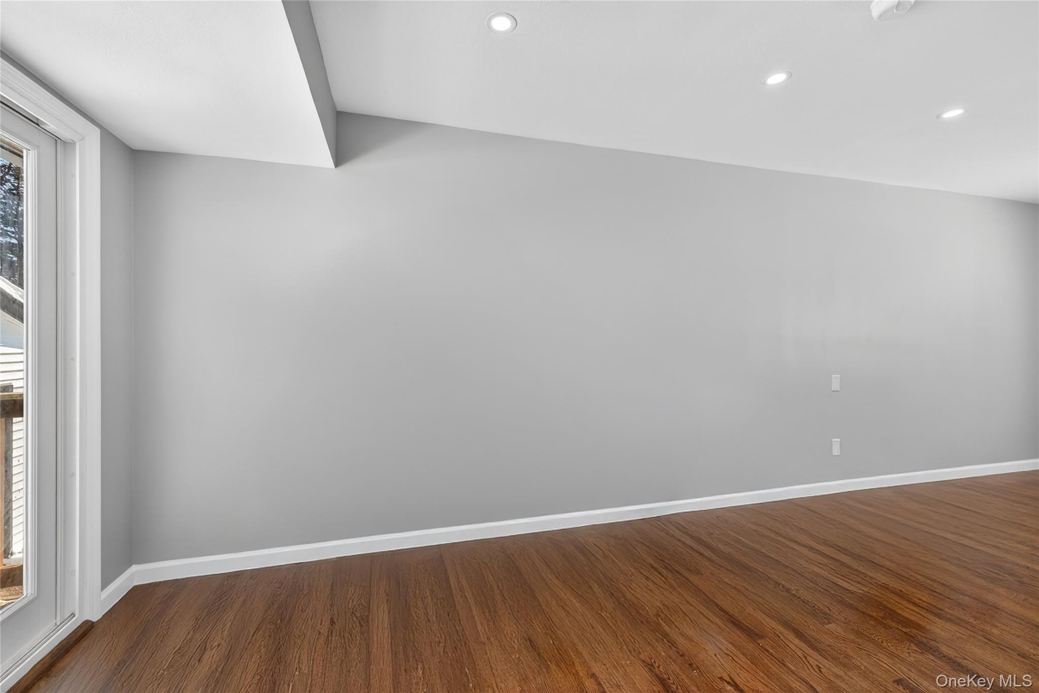 #13 photo, 3103 Falcon Avenue, 롱 아일랜드 Medford , NY 11763