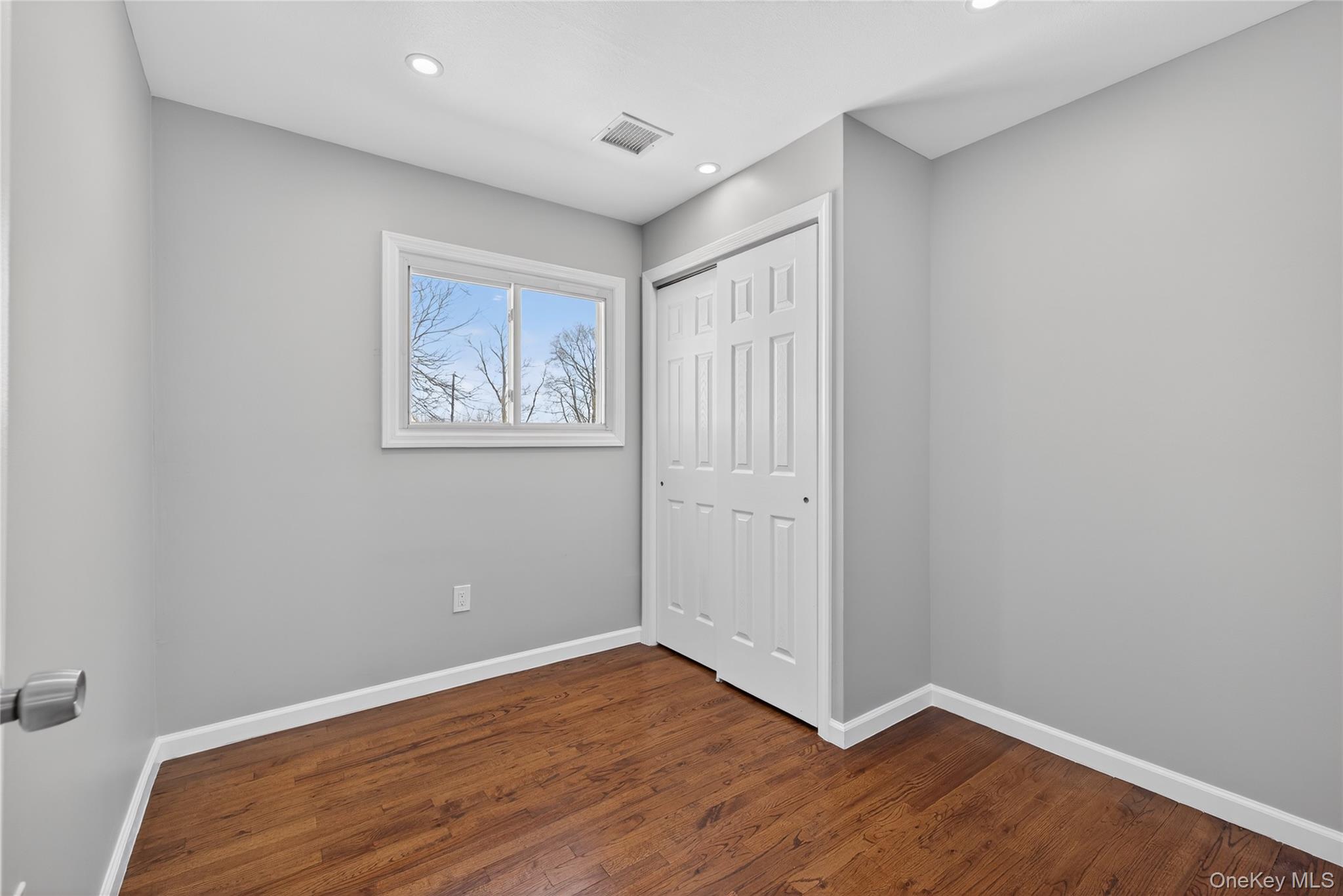 #16 photo, 3103 Falcon Avenue, 롱 아일랜드 Medford , NY 11763