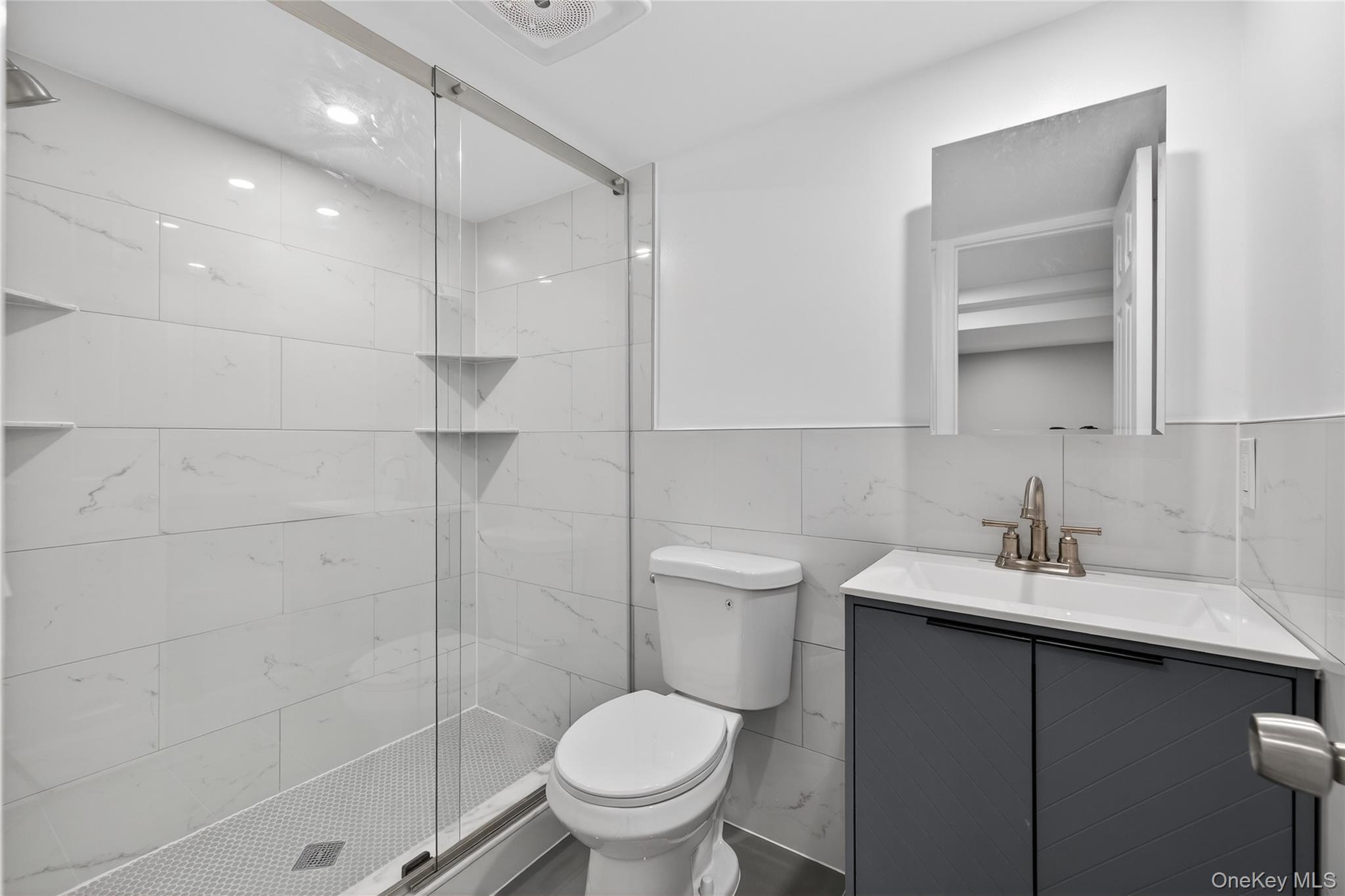 #17 photo, 3103 Falcon Avenue, 롱 아일랜드 Medford , NY 11763