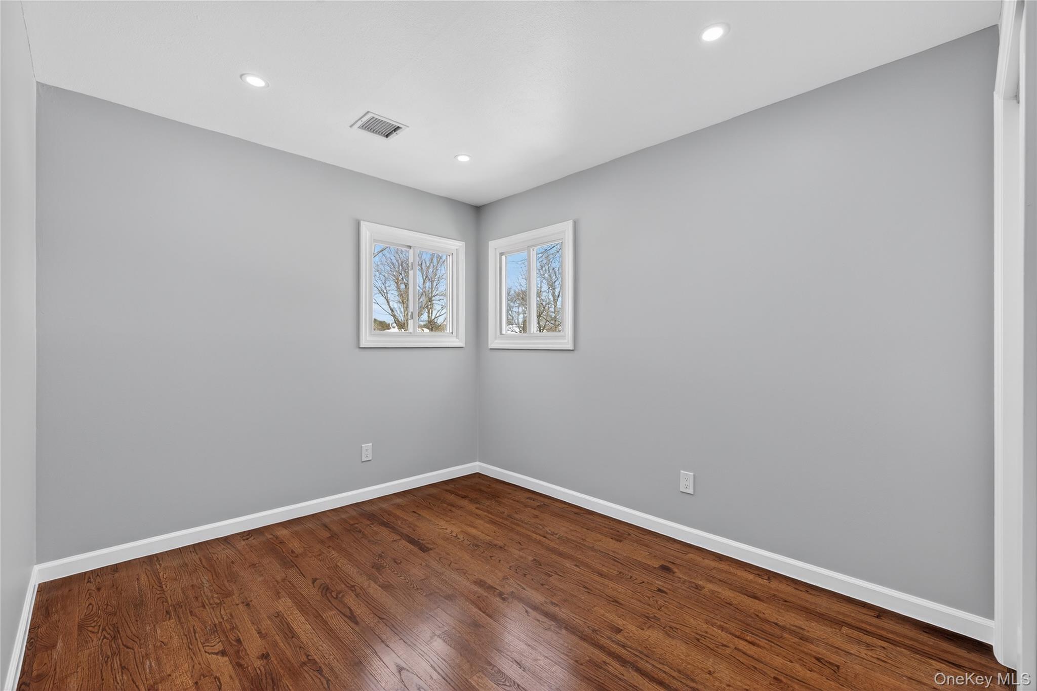 #19 photo, 3103 Falcon Avenue, 롱 아일랜드 Medford , NY 11763