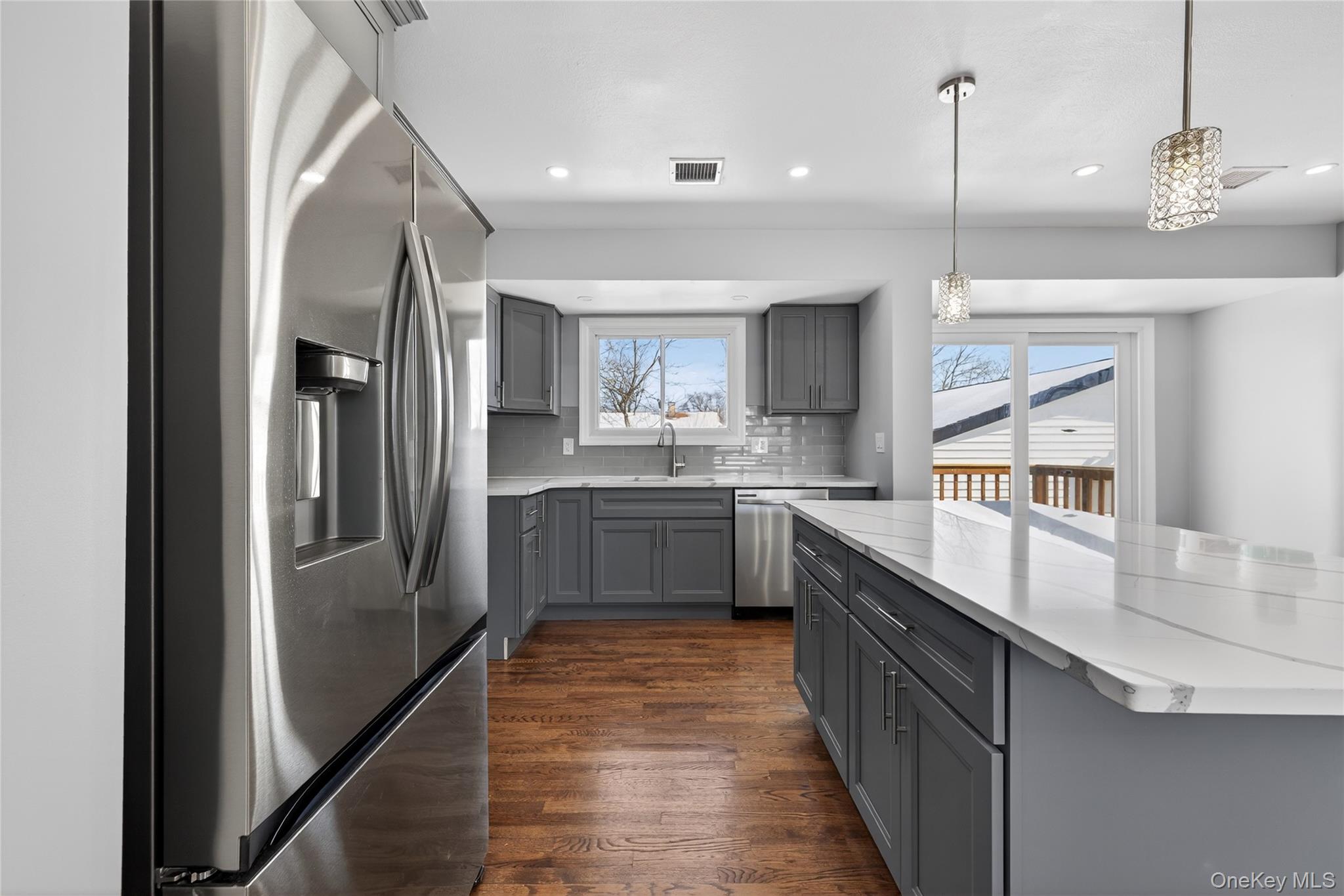 #7 photo, 3103 Falcon Avenue, 롱 아일랜드 Medford , NY 11763