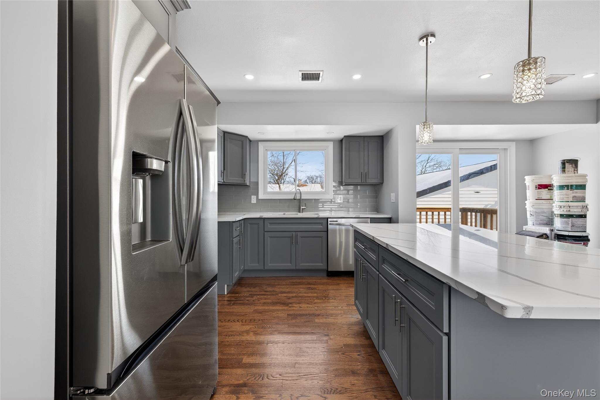 #8 photo, 3103 Falcon Avenue, 롱 아일랜드 Medford , NY 11763