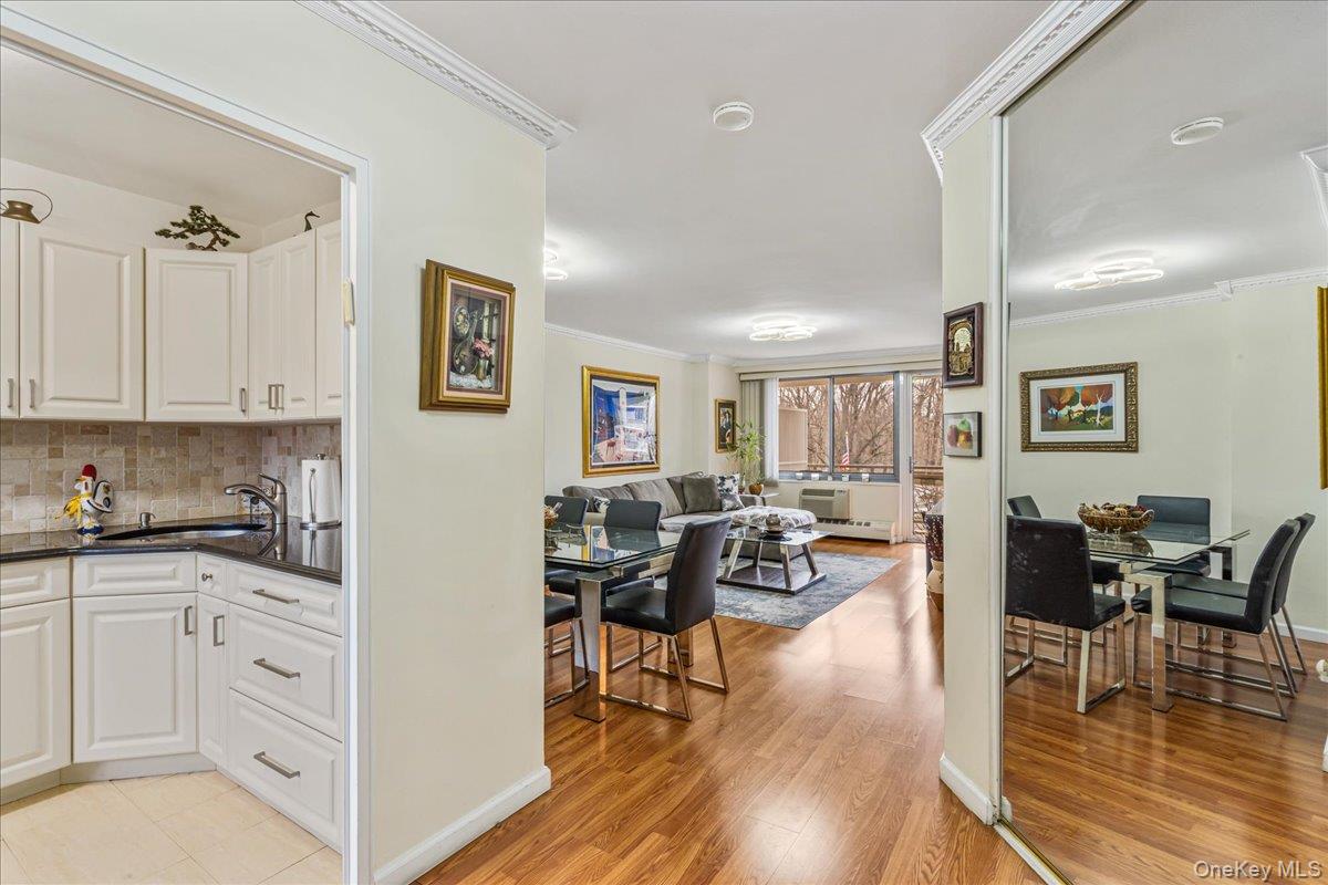 #2 photo, 22055 46th Avenue, 뉴욕퀸즈 Bayside , NY 11361