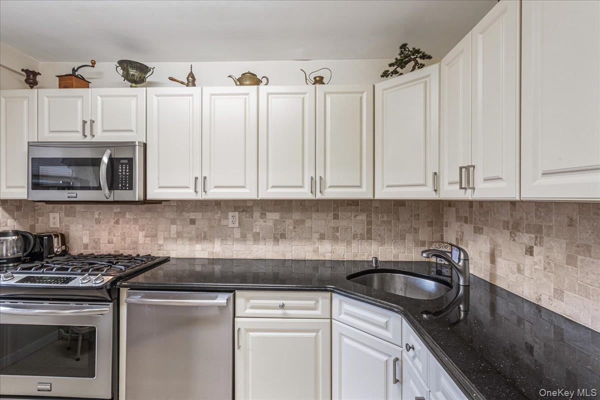 #3 photo, 22055 46th Avenue, 뉴욕퀸즈 Bayside , NY 11361