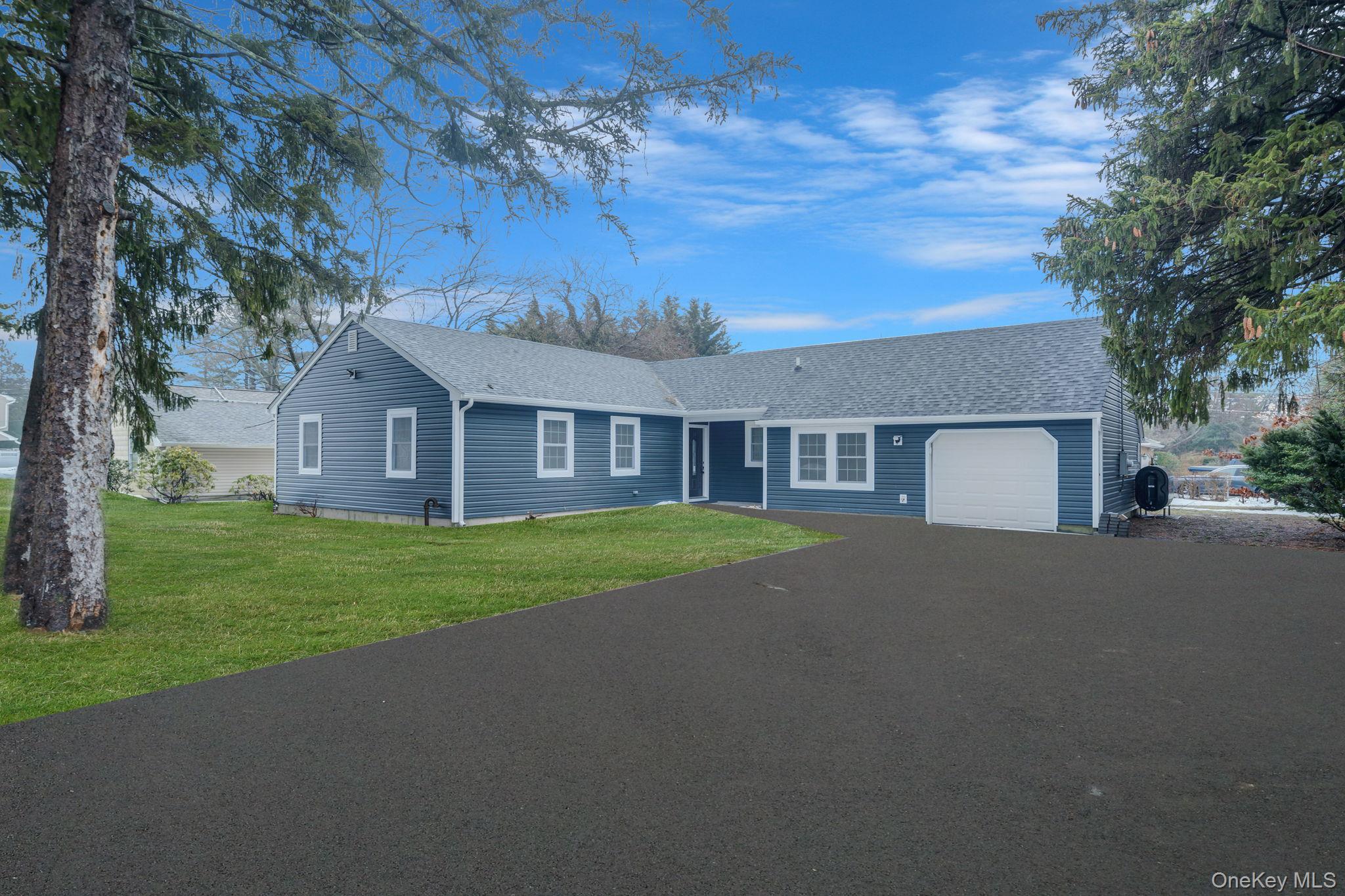 #1 photo, 50 7th Street, सफ़ोक काउंटी Saint James , NY 11780