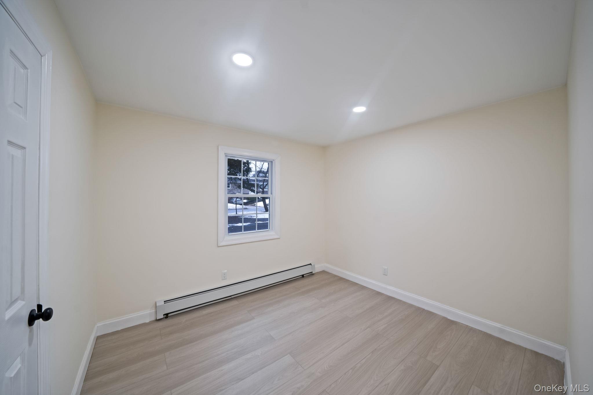 #14 photo, 50 7th Street, सफ़ोक काउंटी Saint James , NY 11780