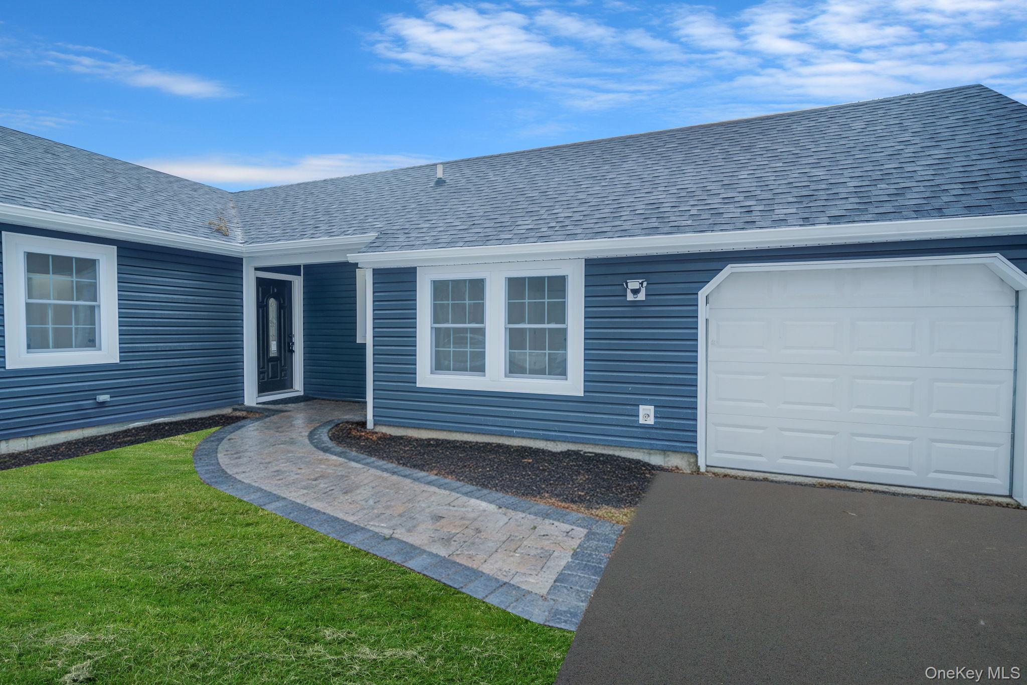 #2 photo, 50 7th Street, सफ़ोक काउंटी Saint James , NY 11780