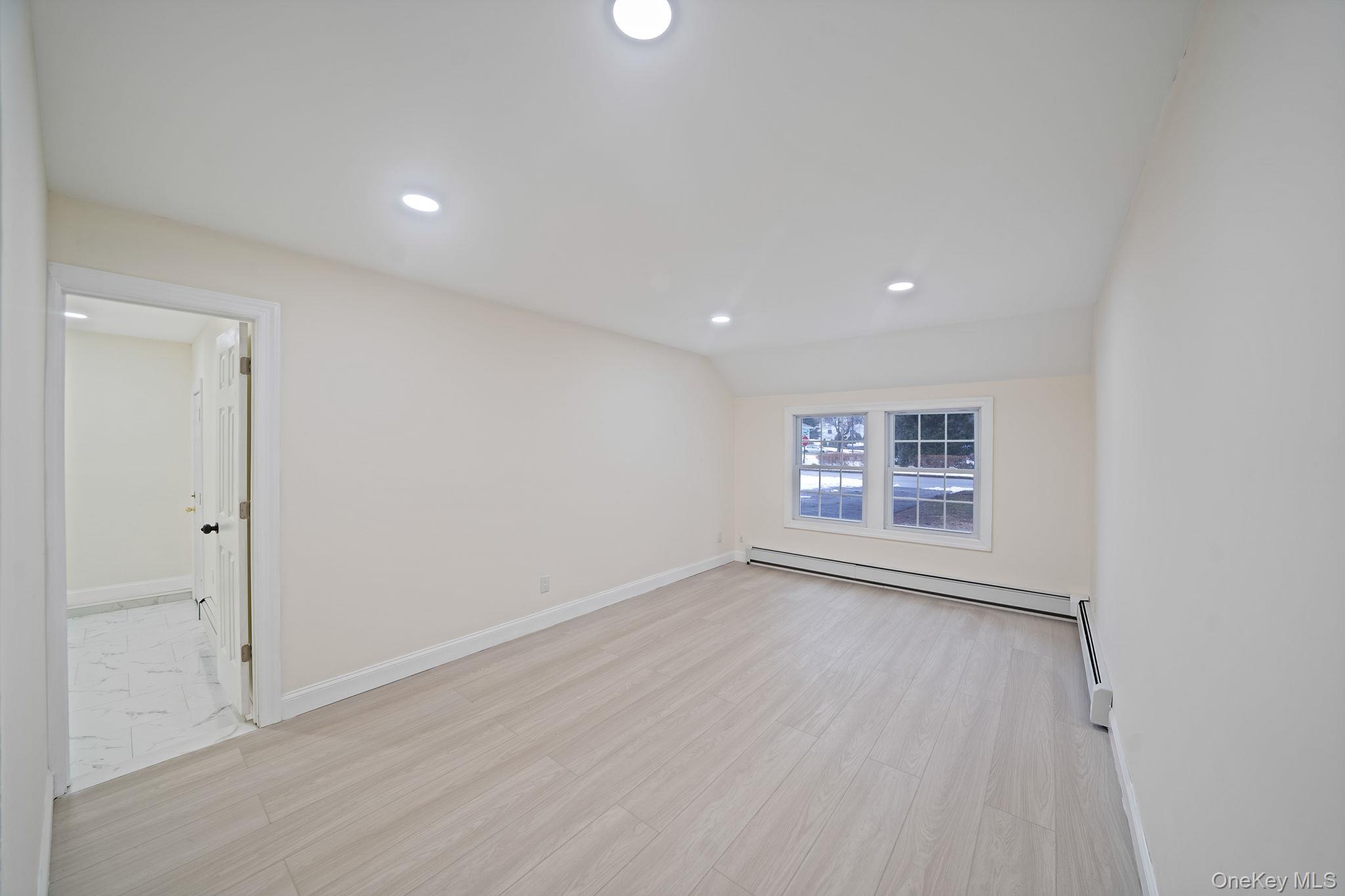 #20 photo, 50 7th Street, सफ़ोक काउंटी Saint James , NY 11780