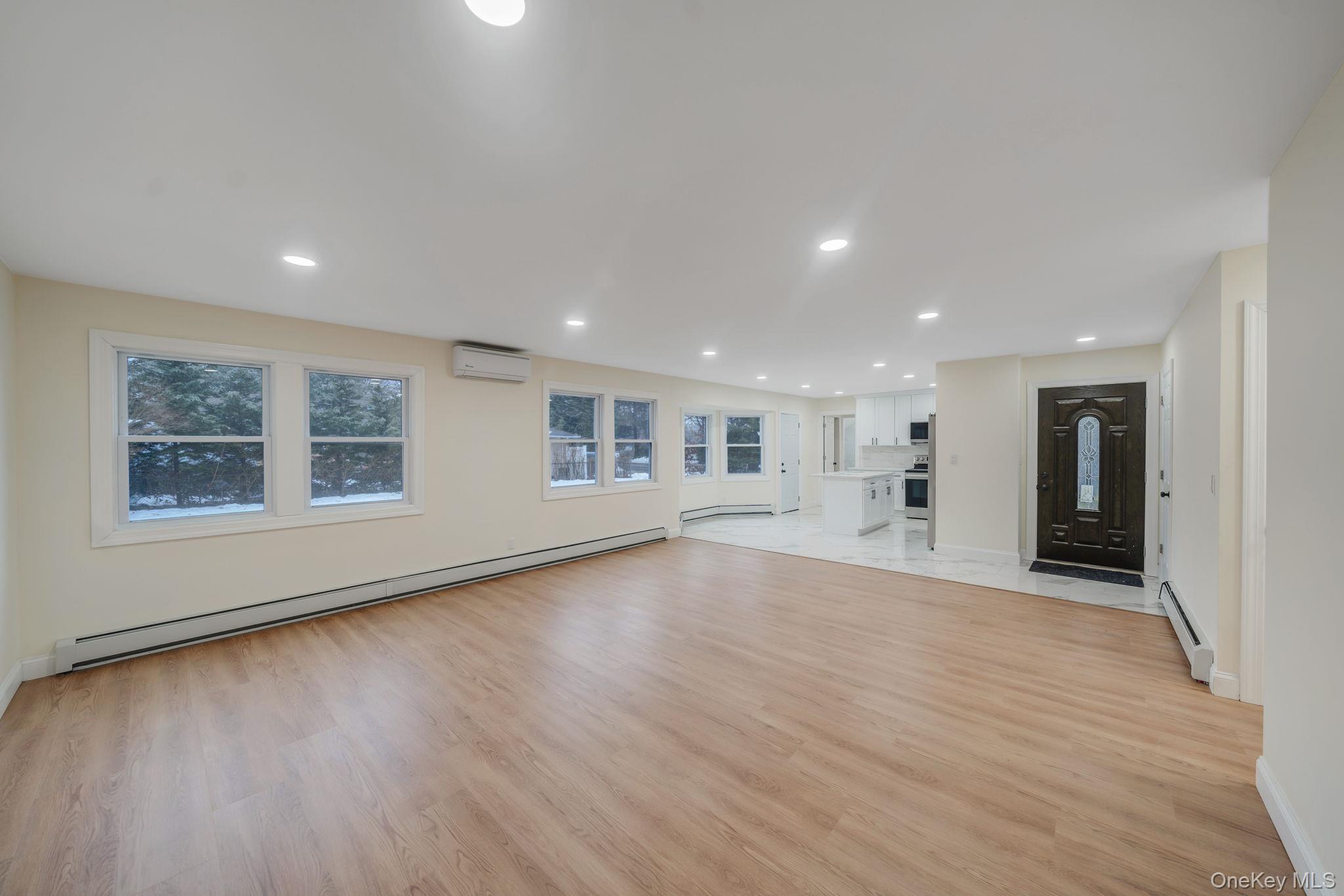 #3 photo, 50 7th Street, सफ़ोक काउंटी Saint James , NY 11780